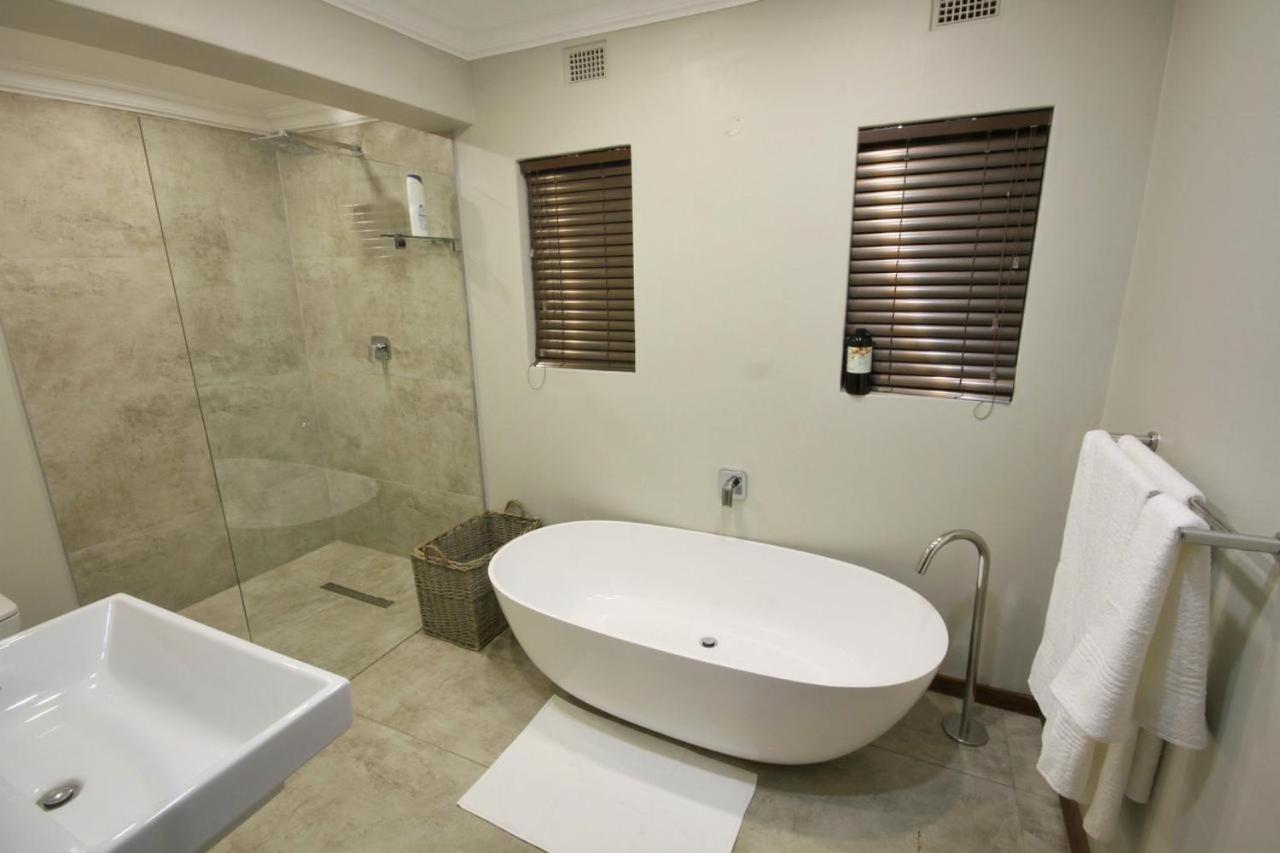 Two-Bedroom Cottage - Photo 3