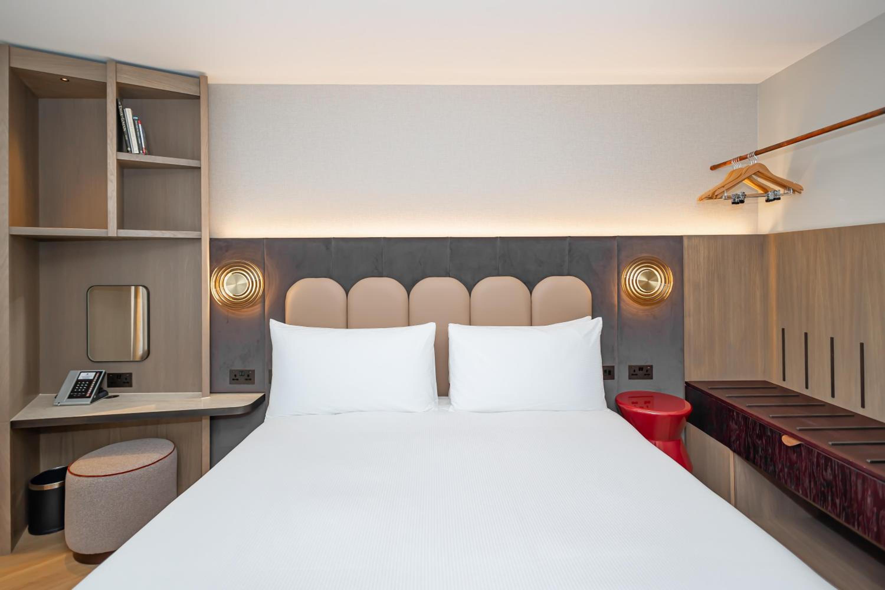 Two Connecting Tower Deluxe Rooms with One King Bed Each photo 1