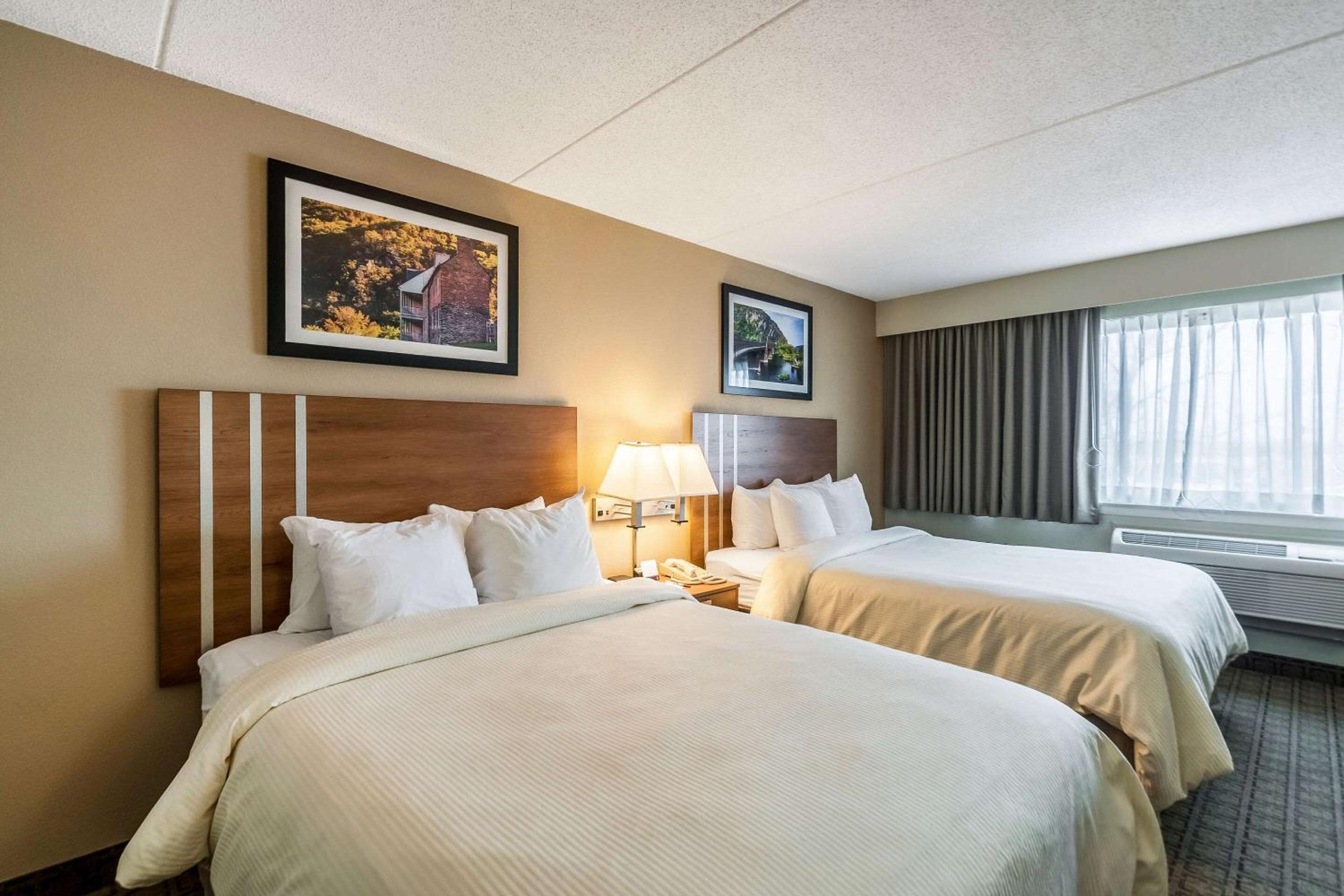 Queen Room with Two Queen Beds and Accessible Tub - Accessible/Non-Smoking - Photo 3