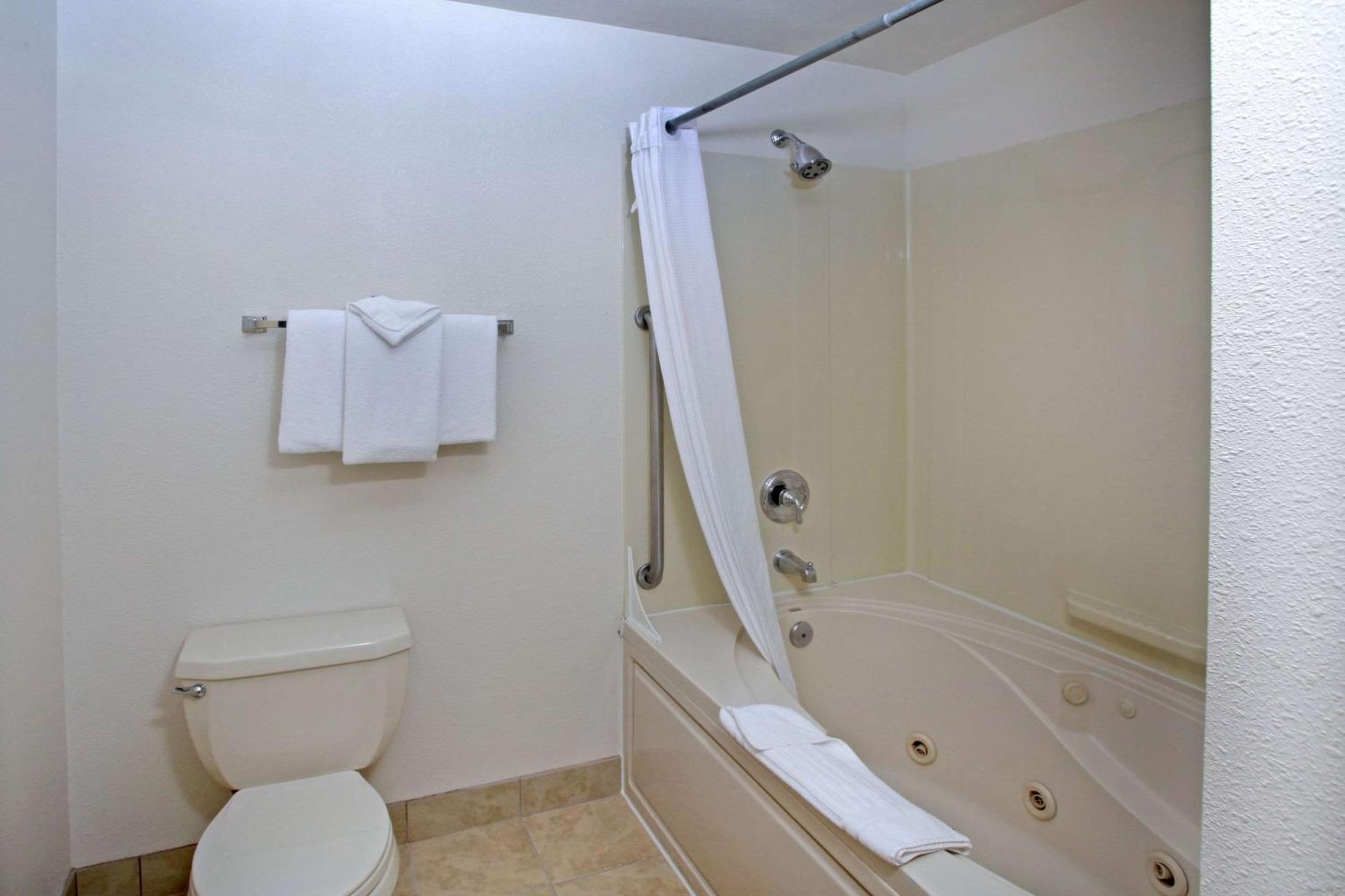 King Room with Spa Bath photo 3