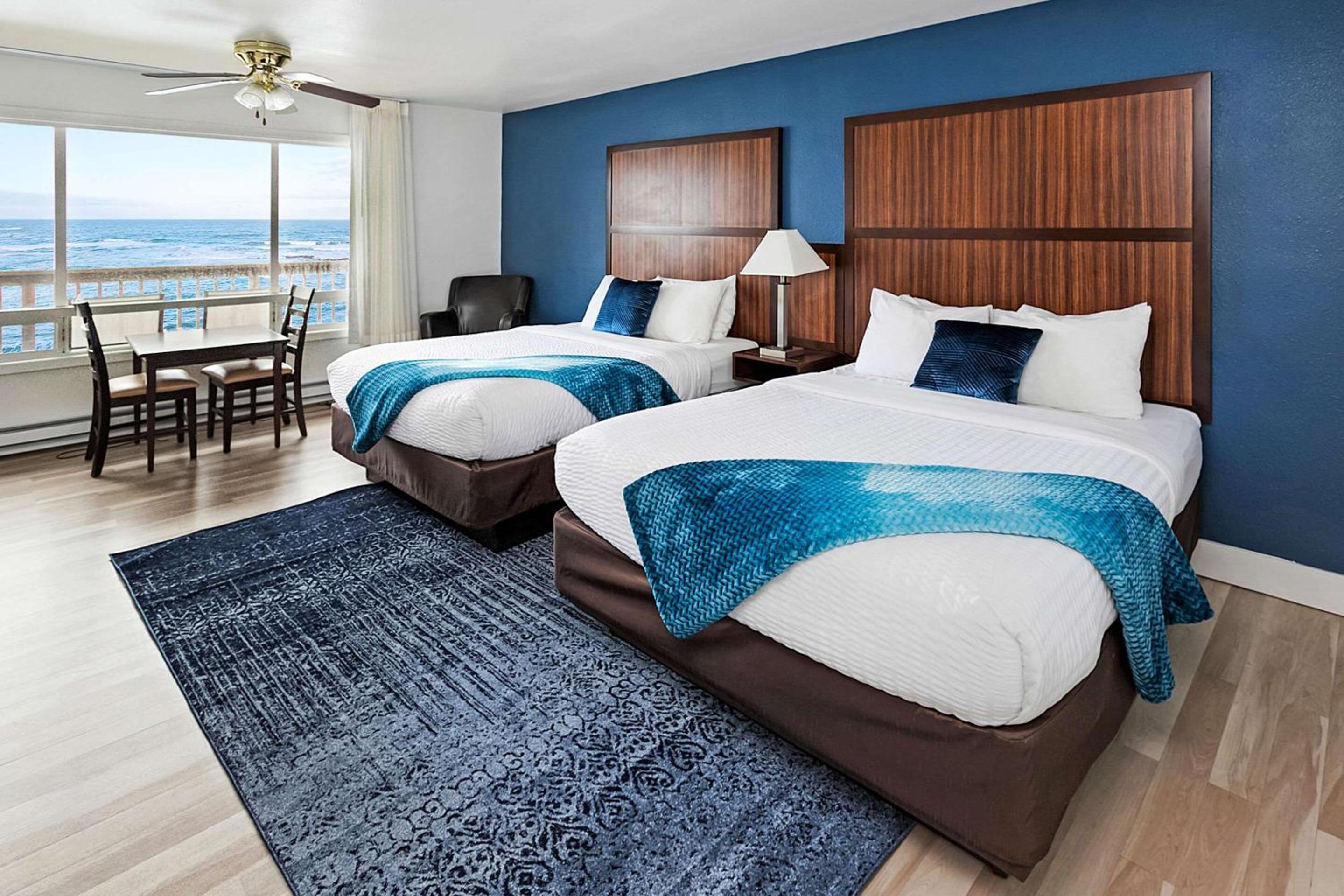 Queen Room with Two Queen Beds photo 1