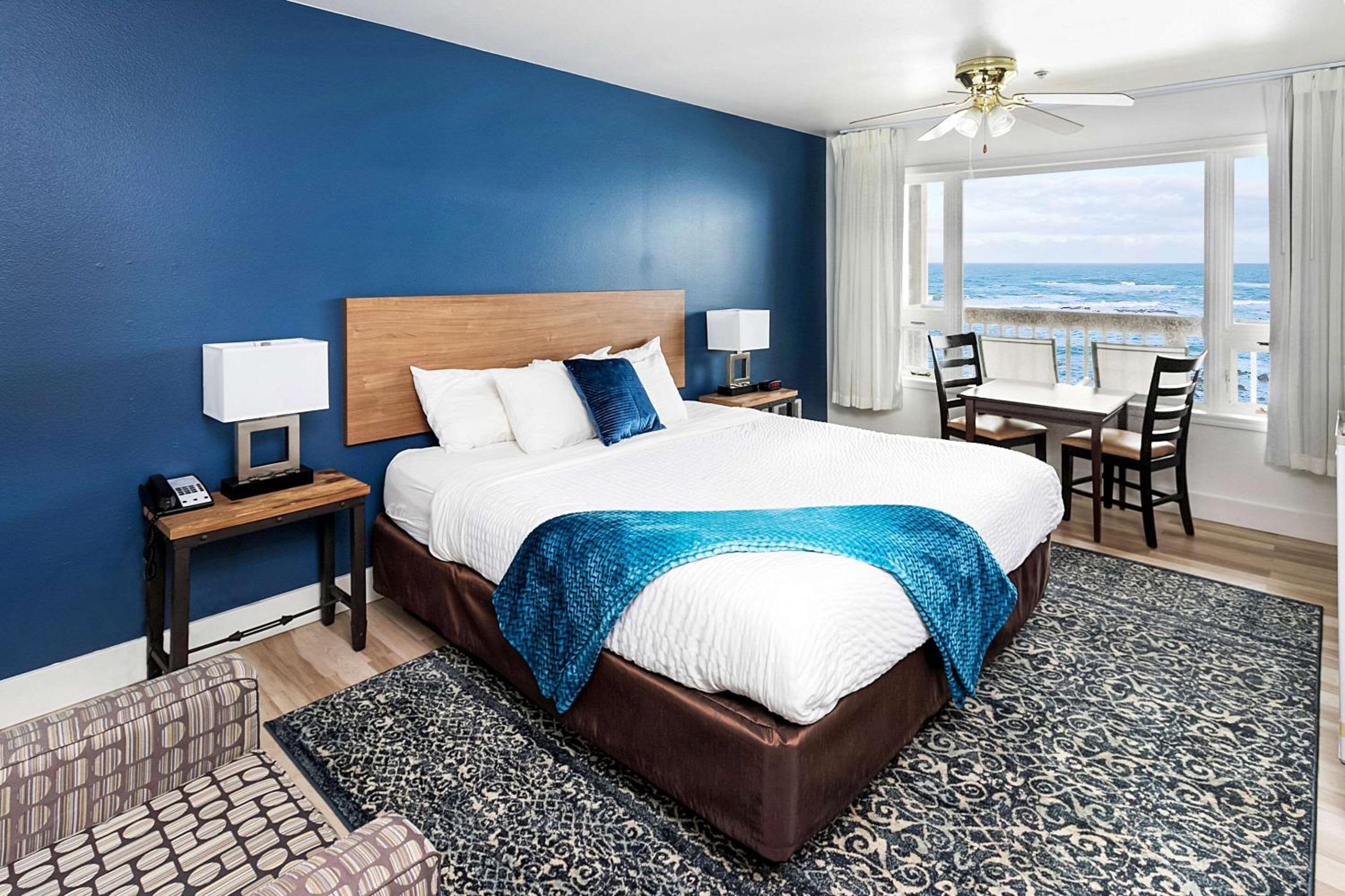 Queen Room with Two Queen Beds photo 2