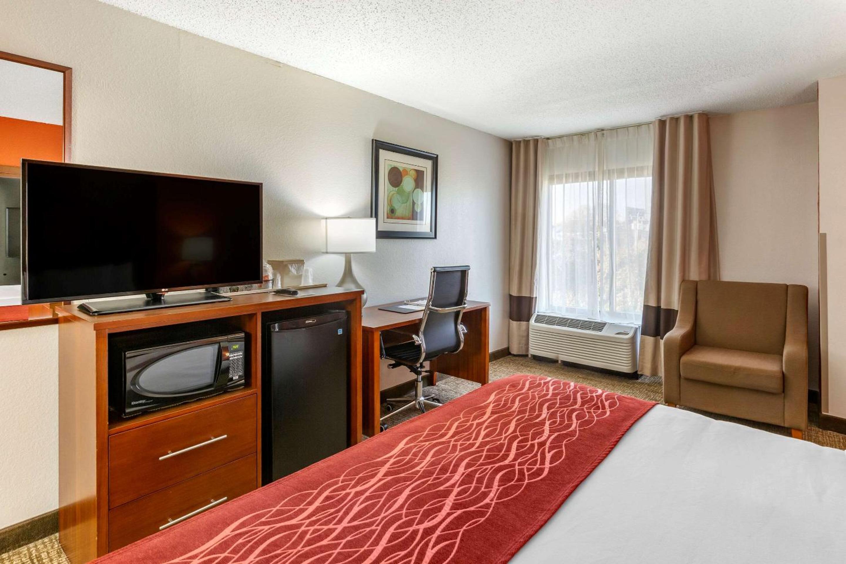 King Room - Non-Smoking - Photo 2