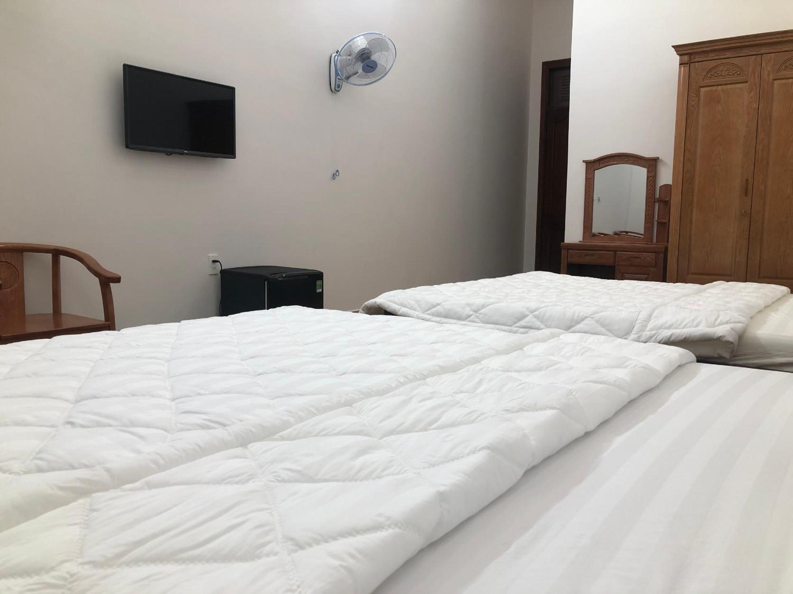 Deluxe Queen Room with Two Queen Beds photo 3