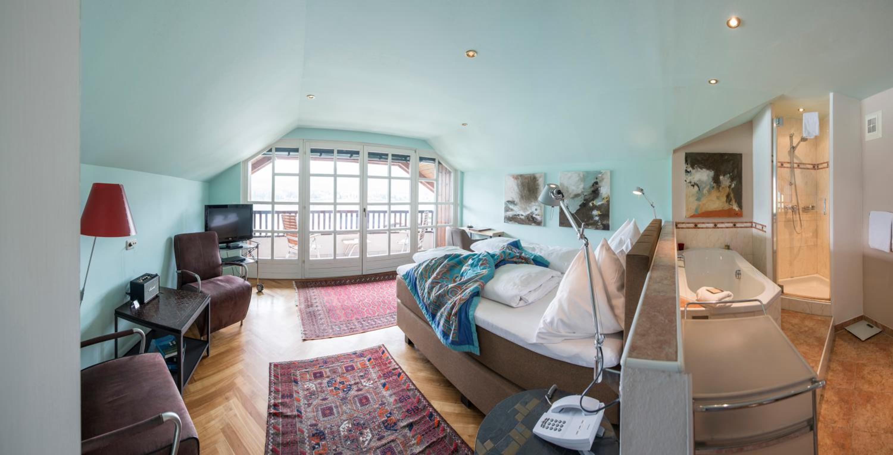 Junior Suite with Lake View and Balcony photo 3
