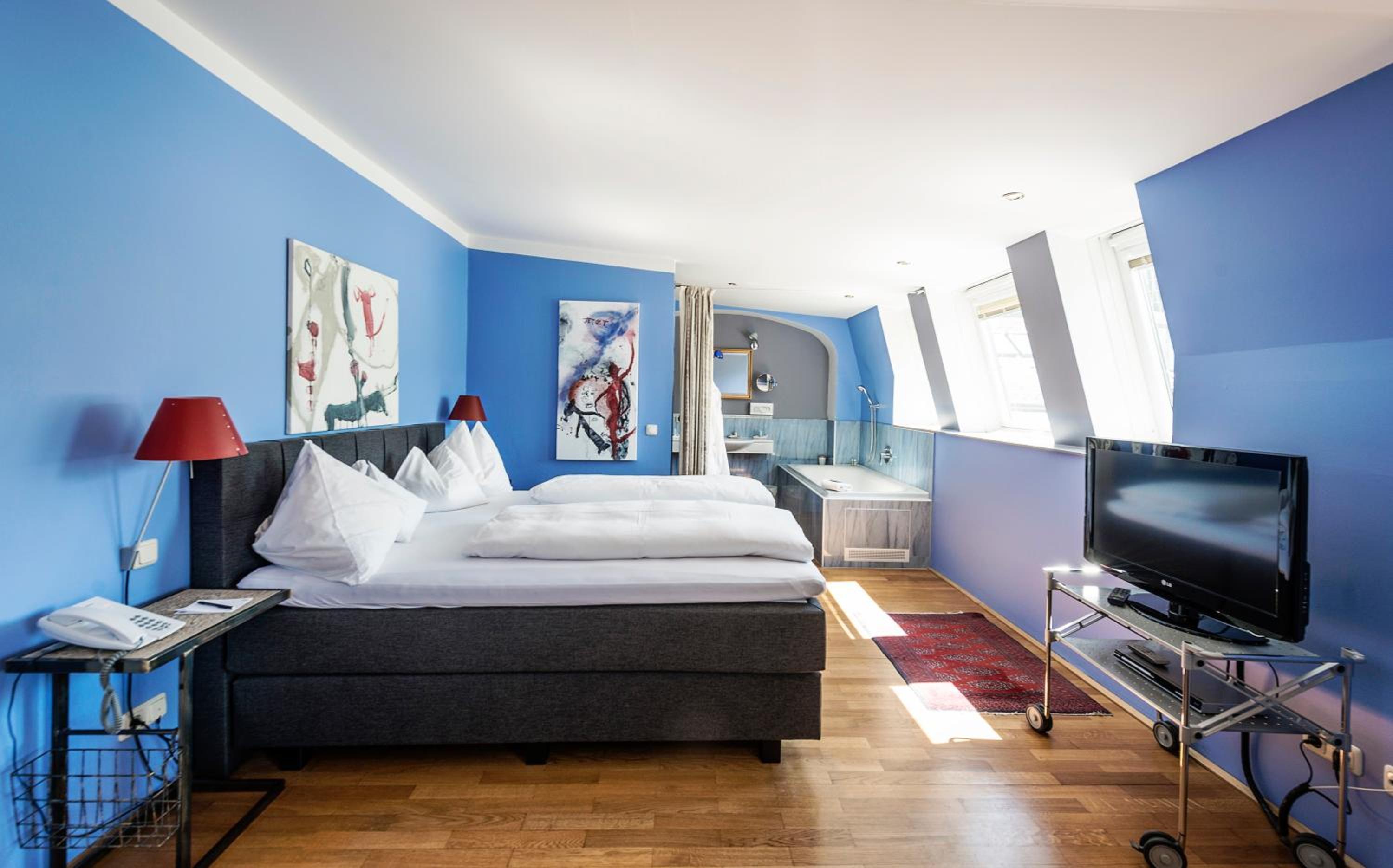 Junior Suite with Lake View and Balcony photo 1