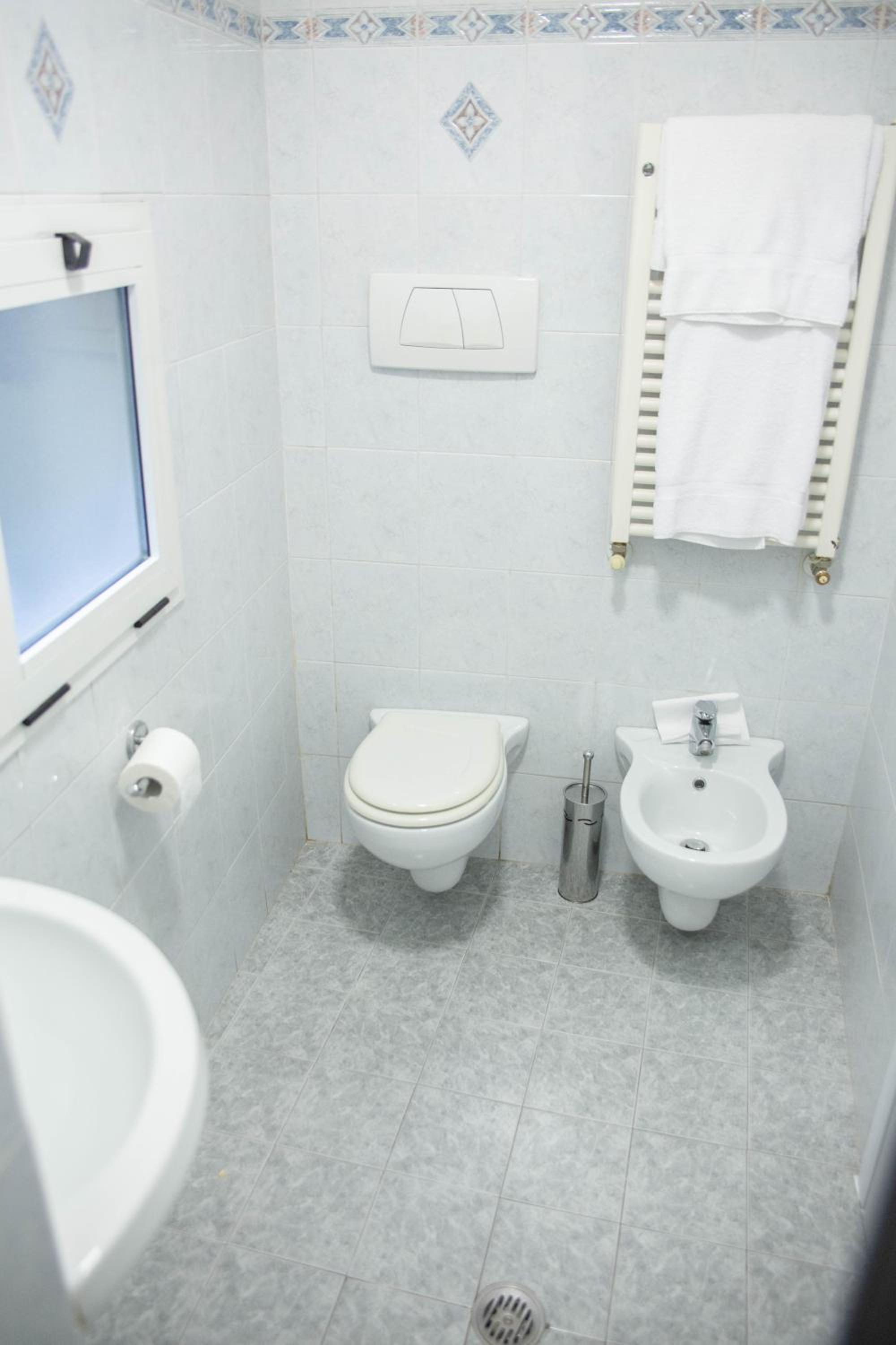 Double Room with Private External Bathroom photo 2