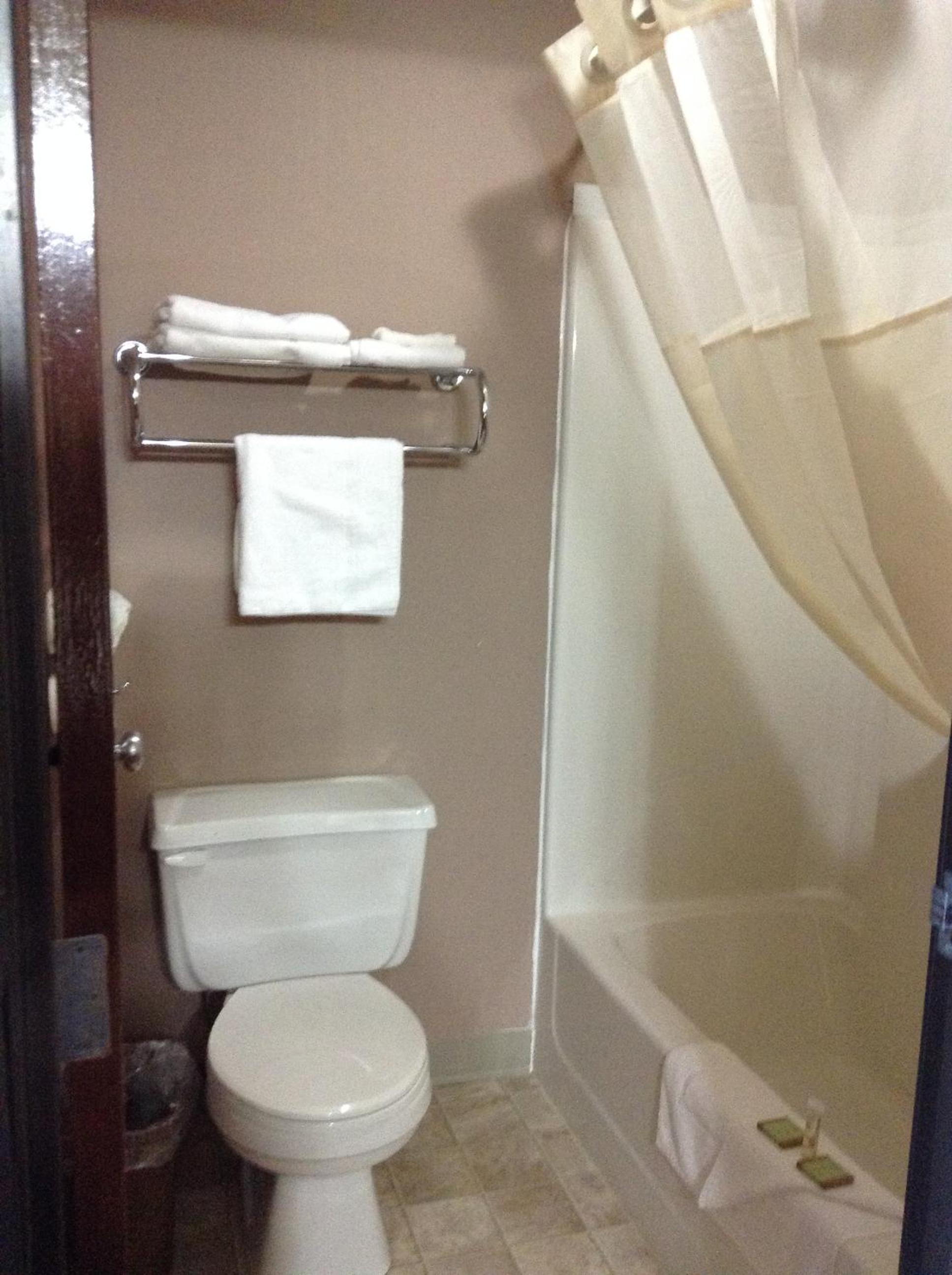 Queen Room - Non-Smoking - Photo 5