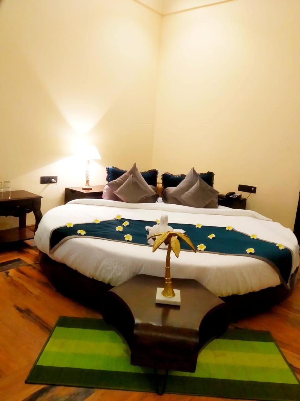 Queen Room with Pool View