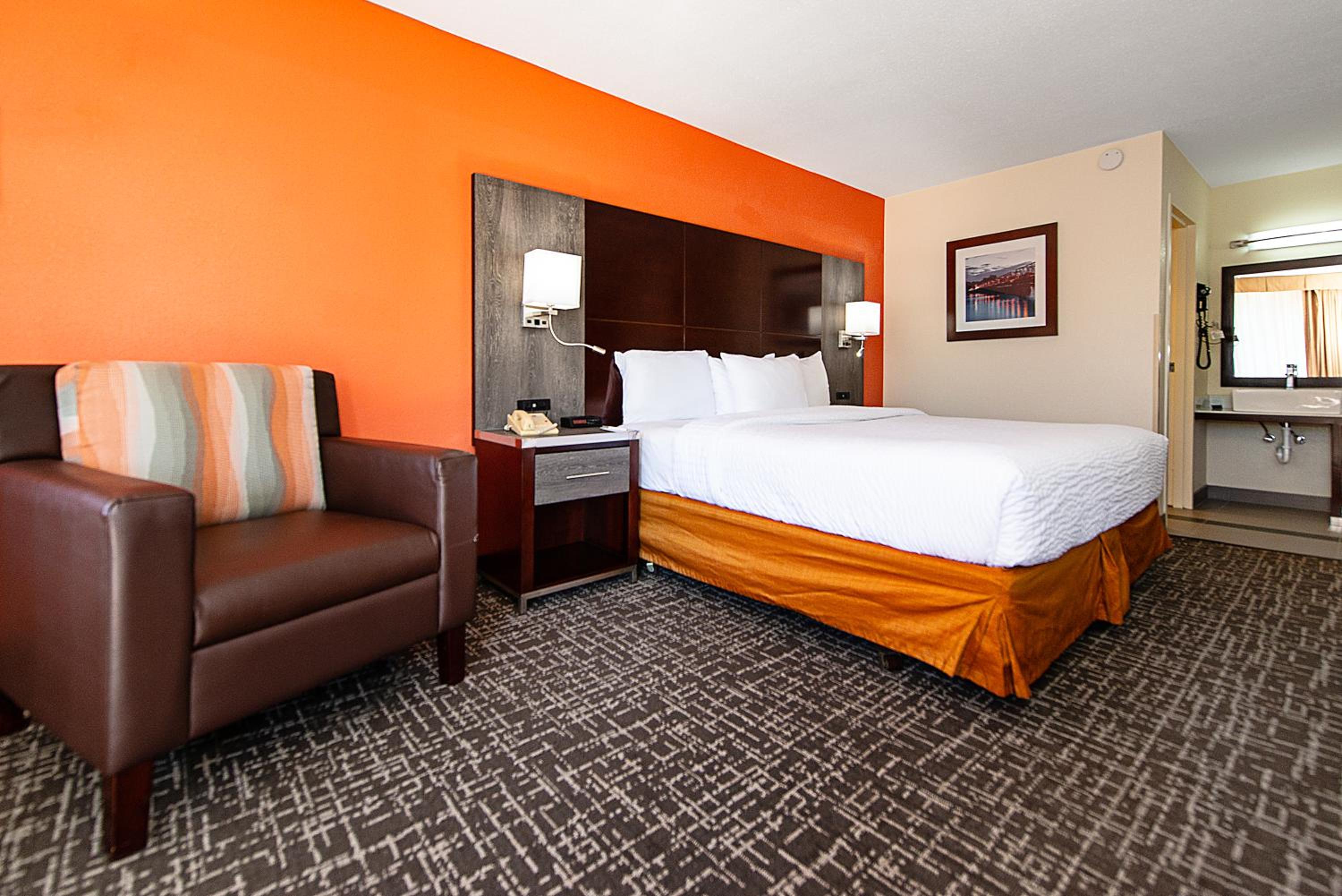 Standard King Room - Non-Smoking  - Photo 6