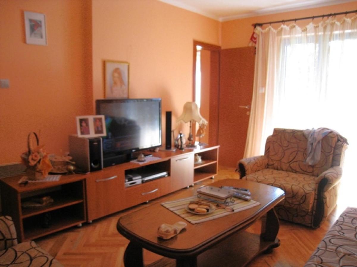 Apartment with Balcony photo 2