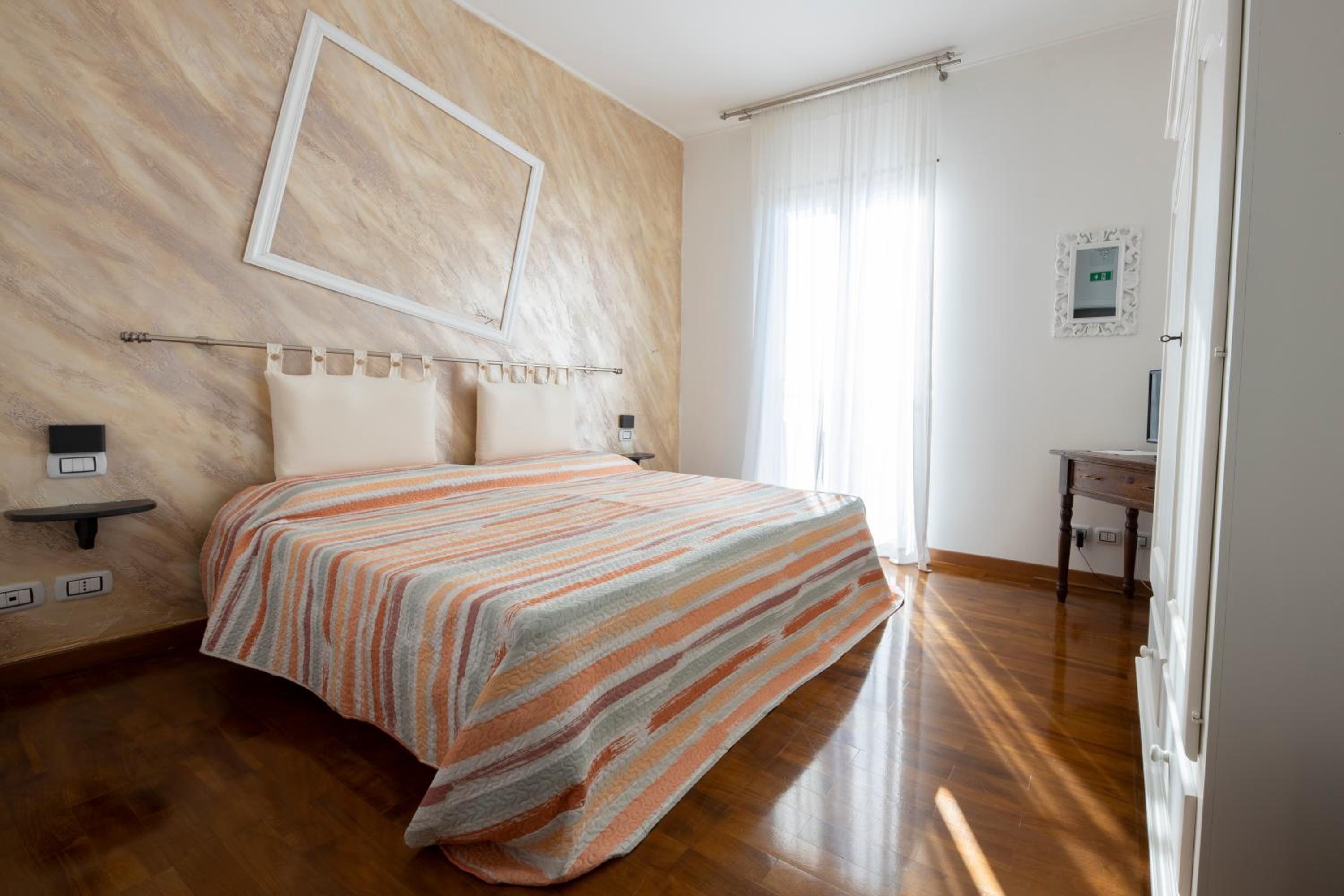 Double Room with Sea View - Photo 1