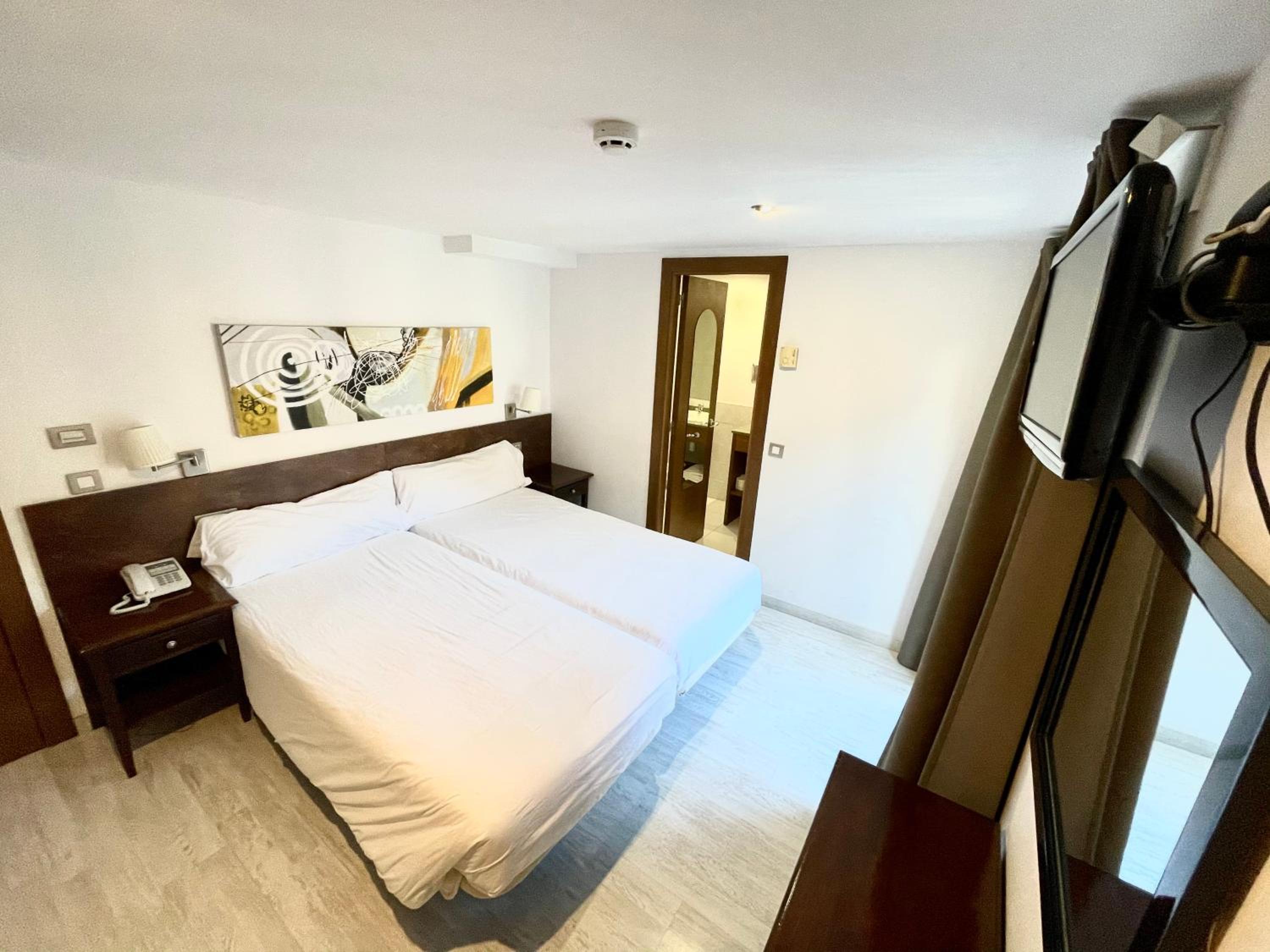 Twin Room with Balcony photo 1