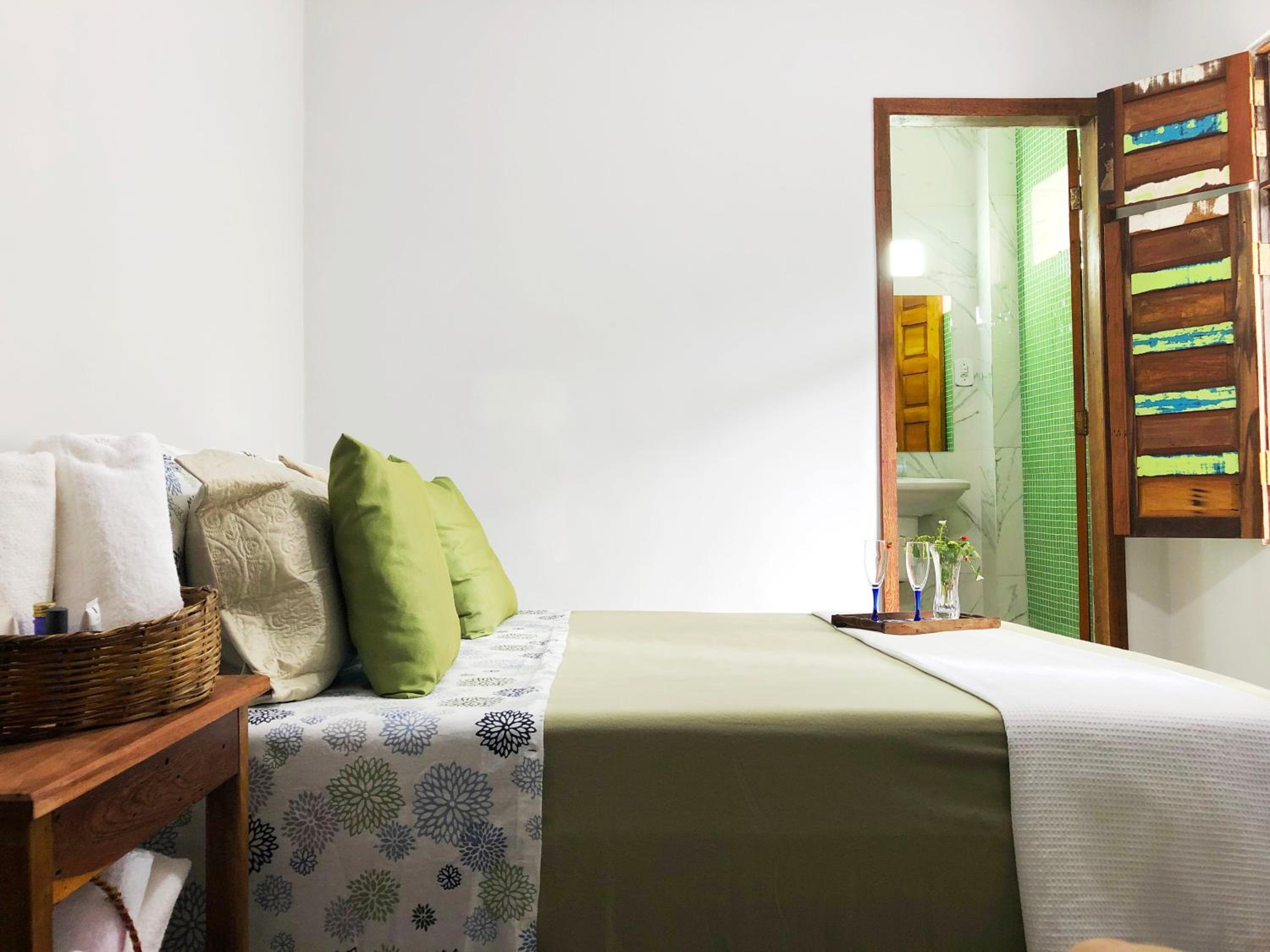 Quadruple Room with Bathroom - Photo 11