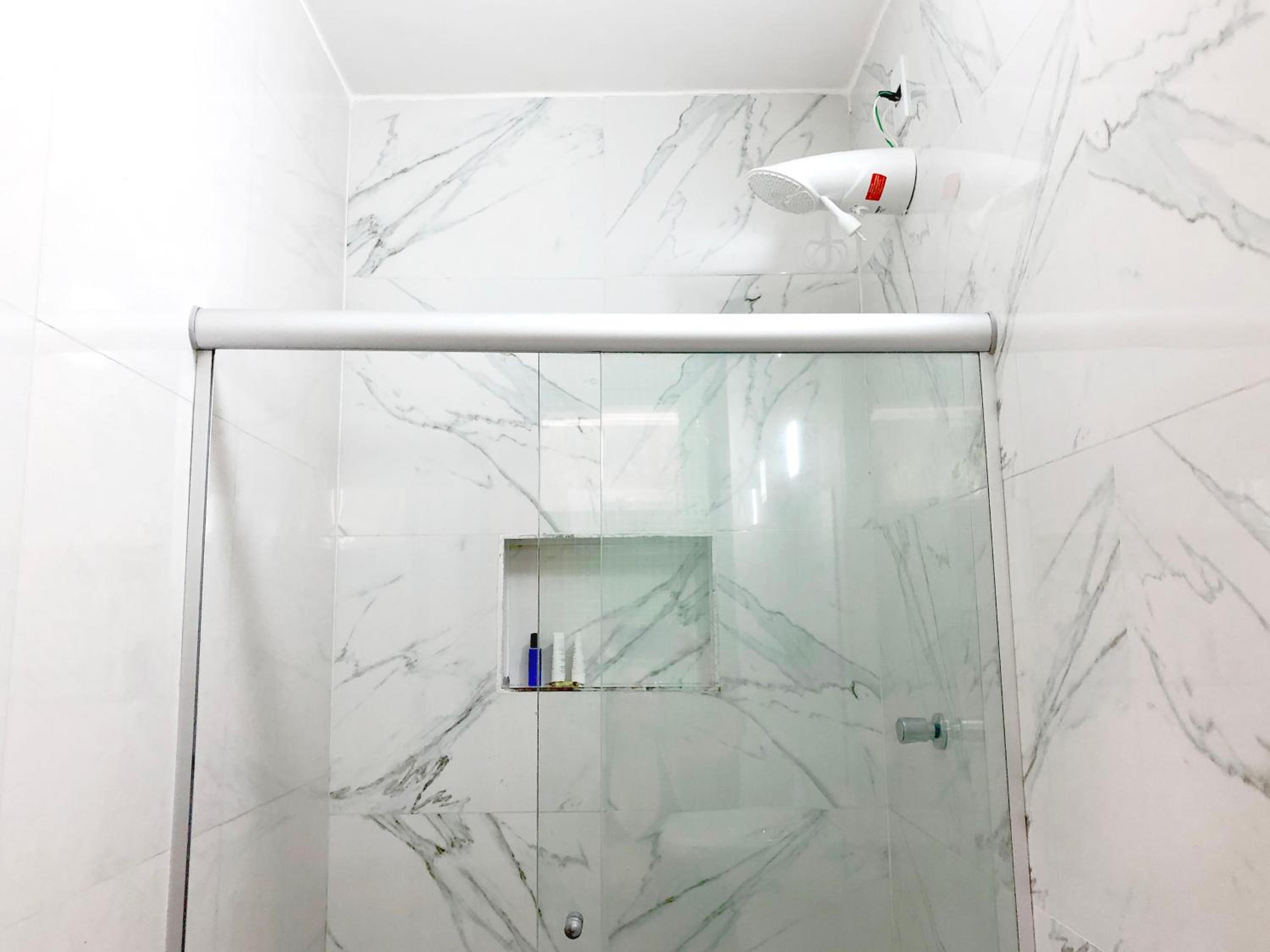 Quadruple Room with Bathroom - Photo 9