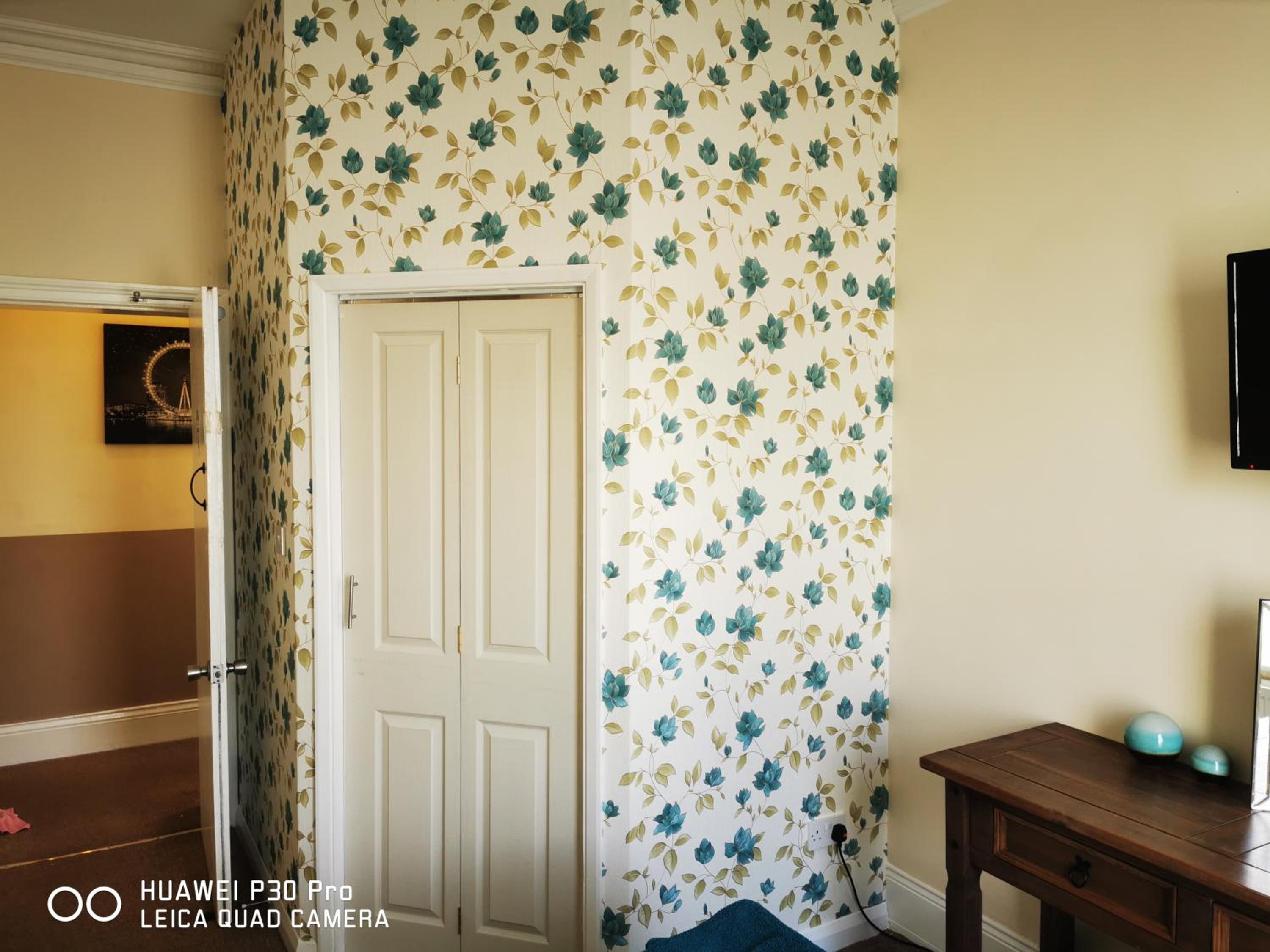 Deluxe Double Room with Shower - Photo 11
