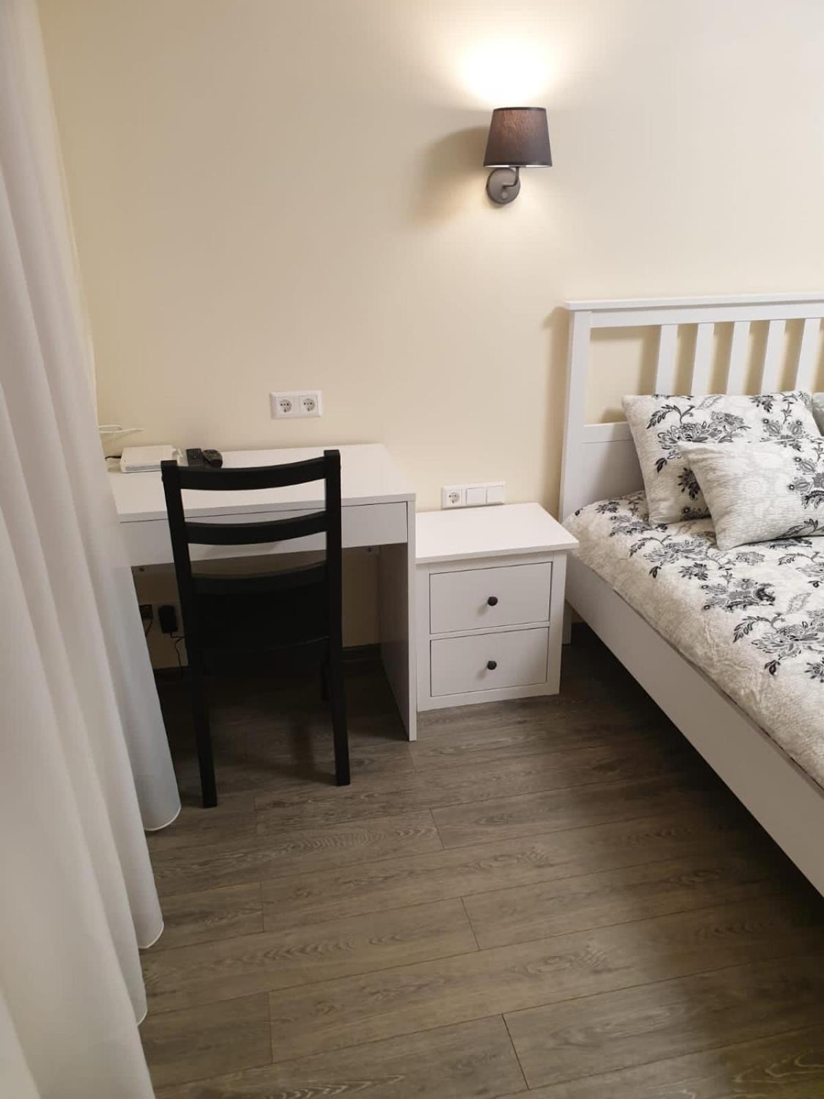 One-Bedroom Apartment - Photo 3