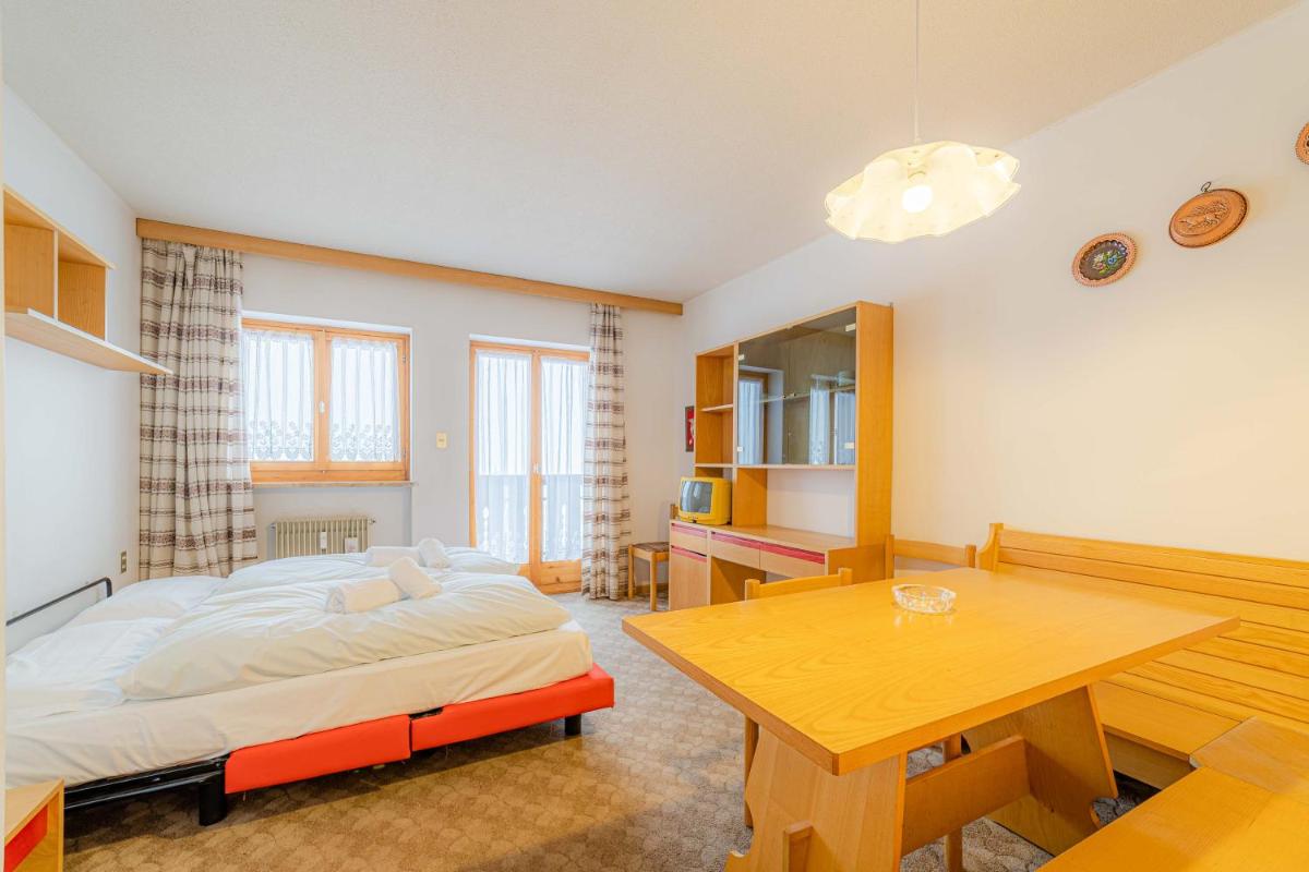 Apartment with Balcony photo 1
