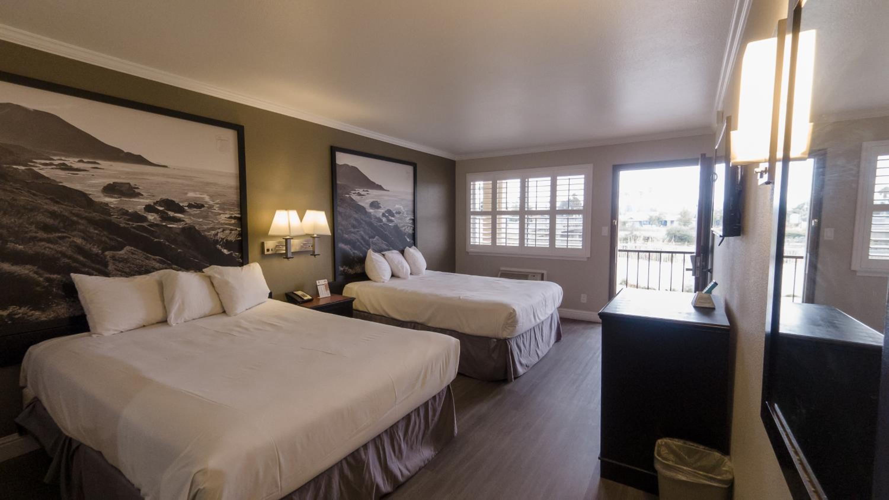 Queen Room with Two Queen Beds - Non-Smoking - Photo 1