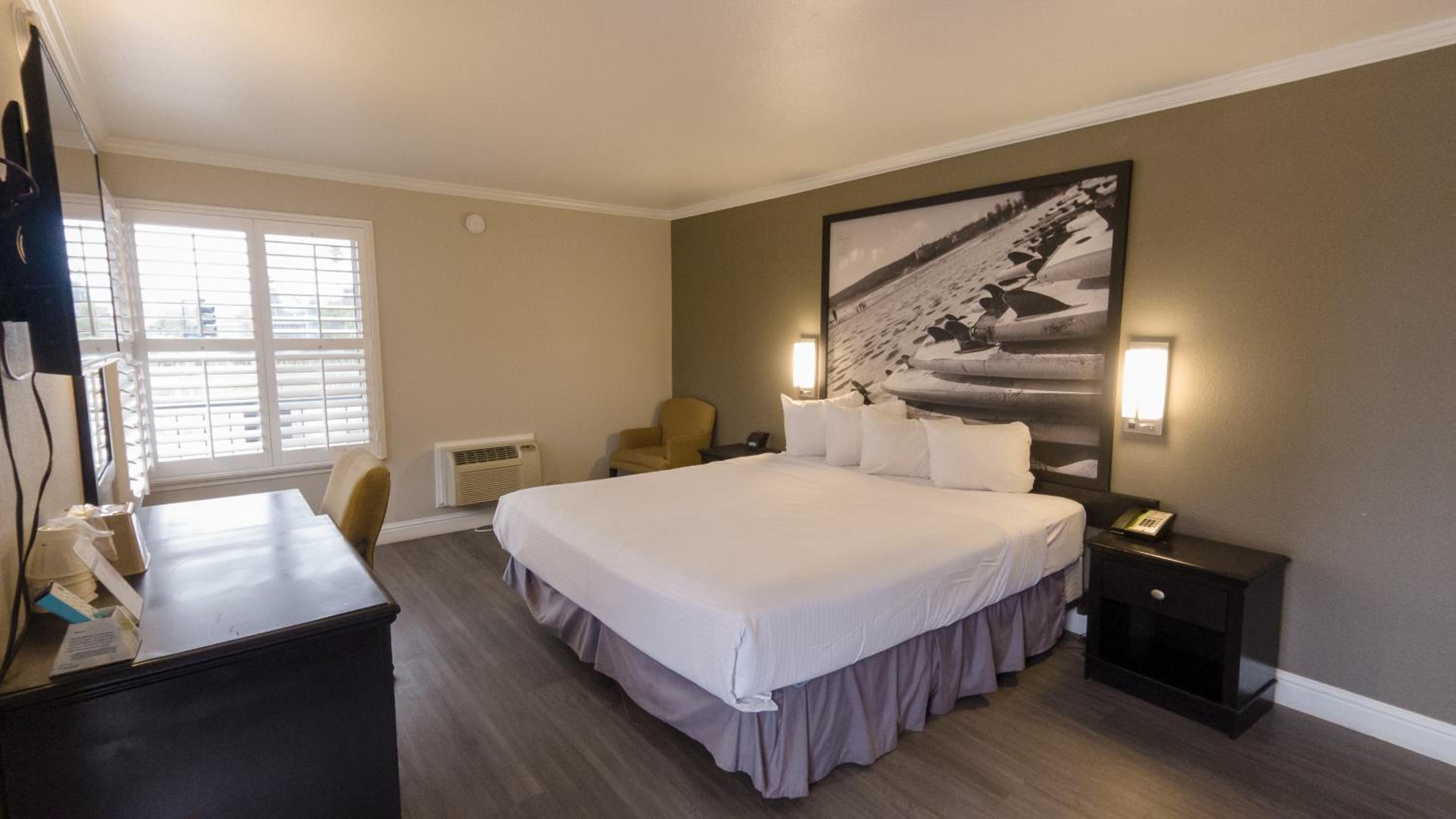 King Room - Non-Smoking - Photo 1