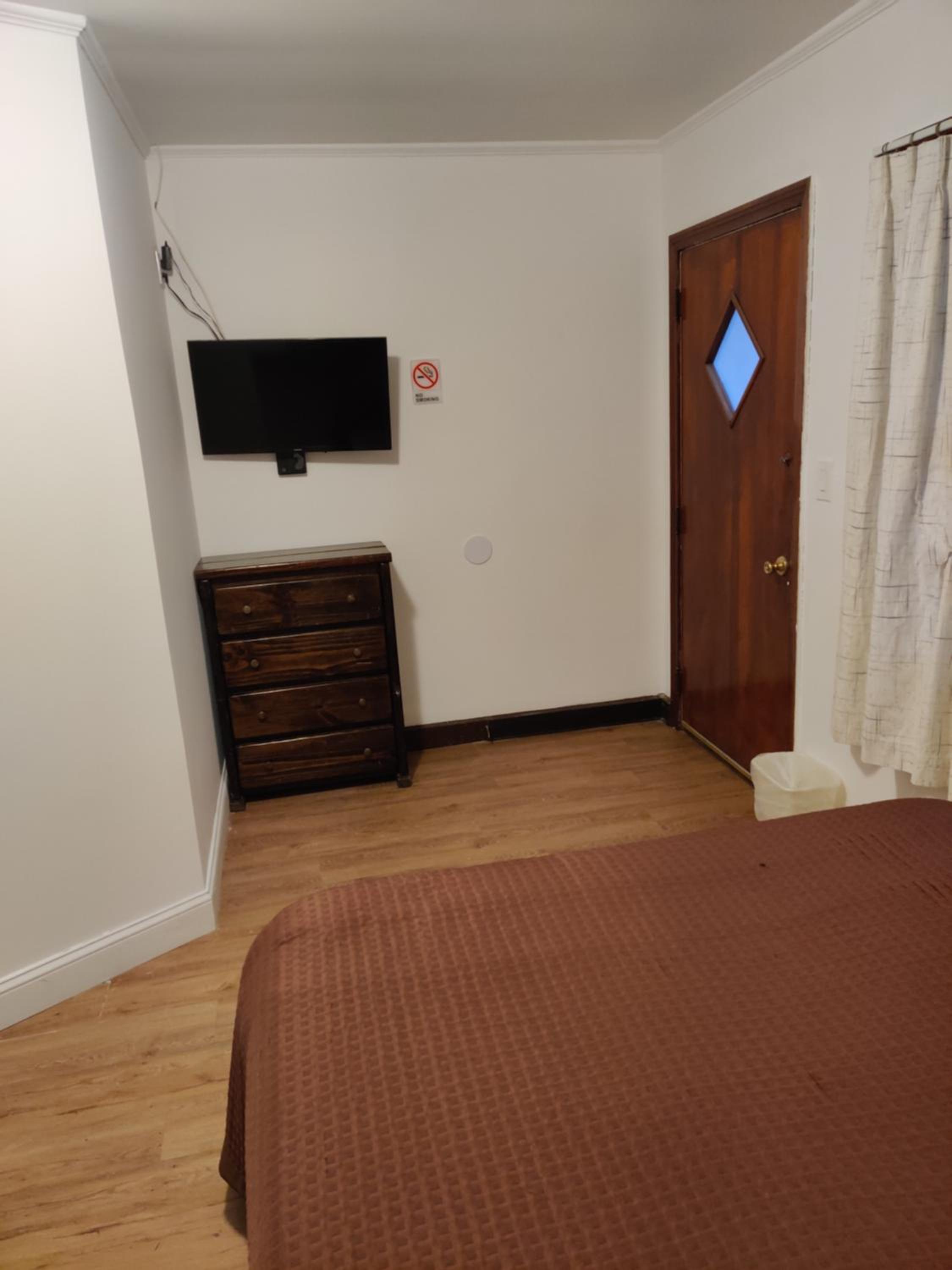 Single Room - Disability Access photo 1