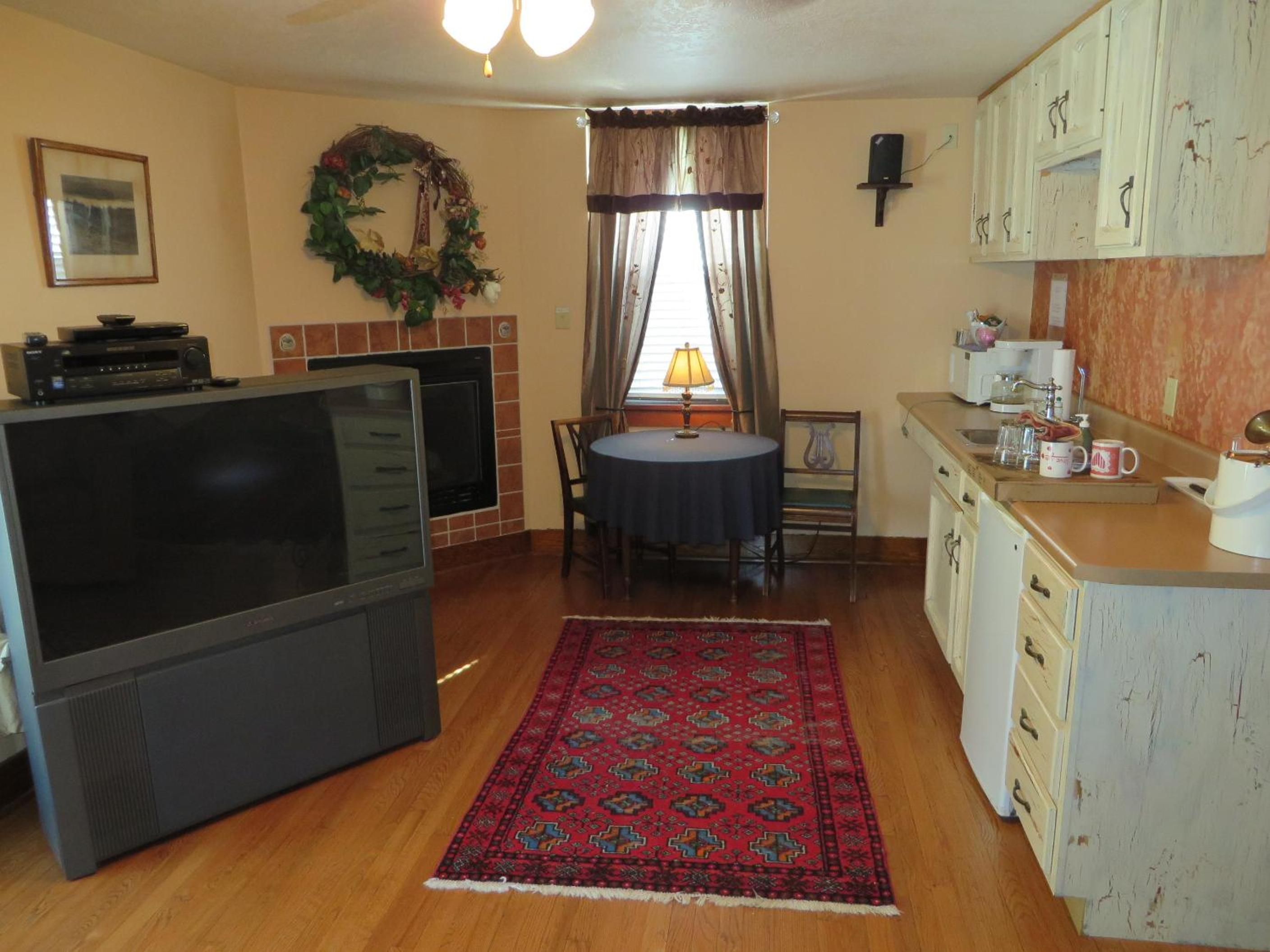 King Suite with Spa Bath photo 3