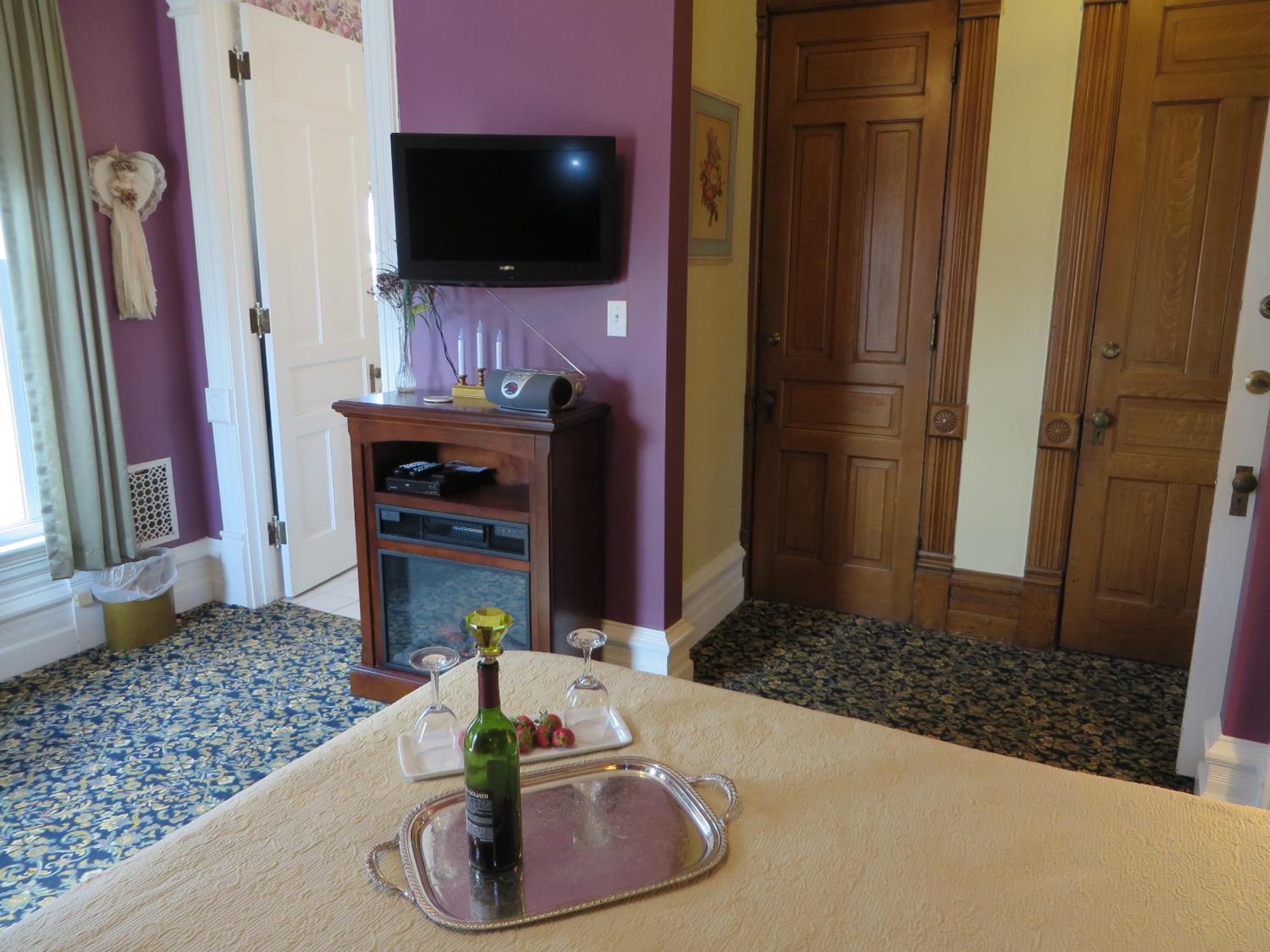 Queen Room with Spa Bath photo 2