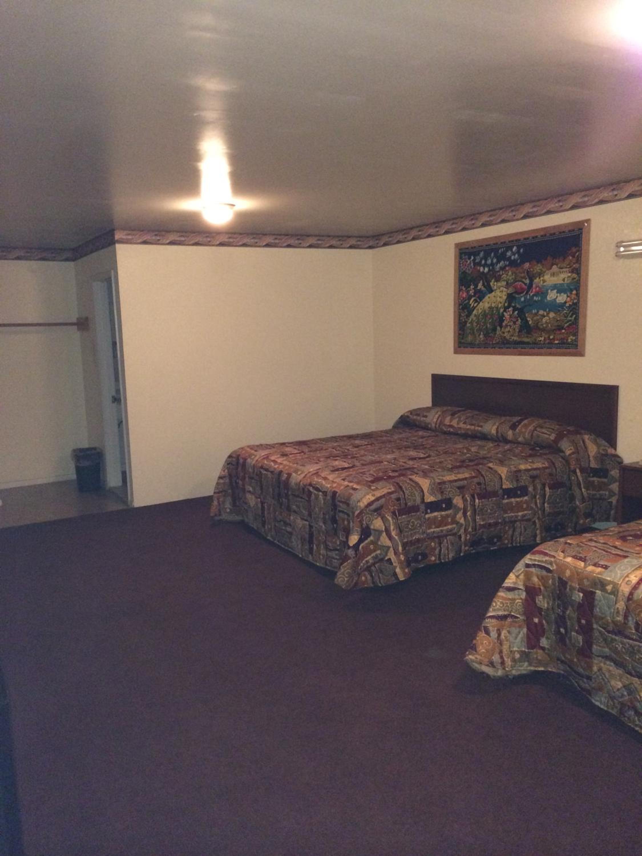 King Room with Two King Beds - Photo 6