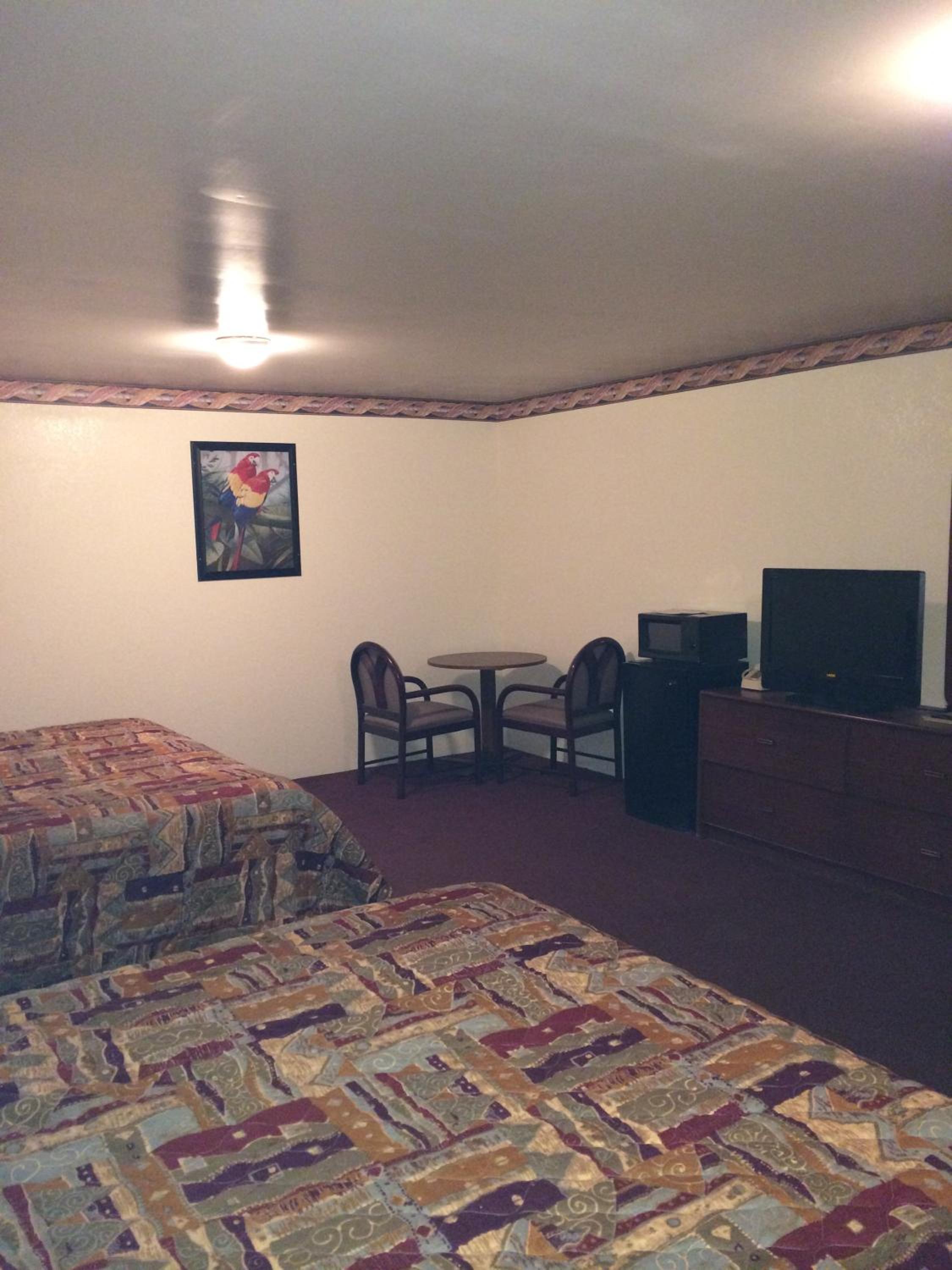 King Room with Two King Beds - Photo 2