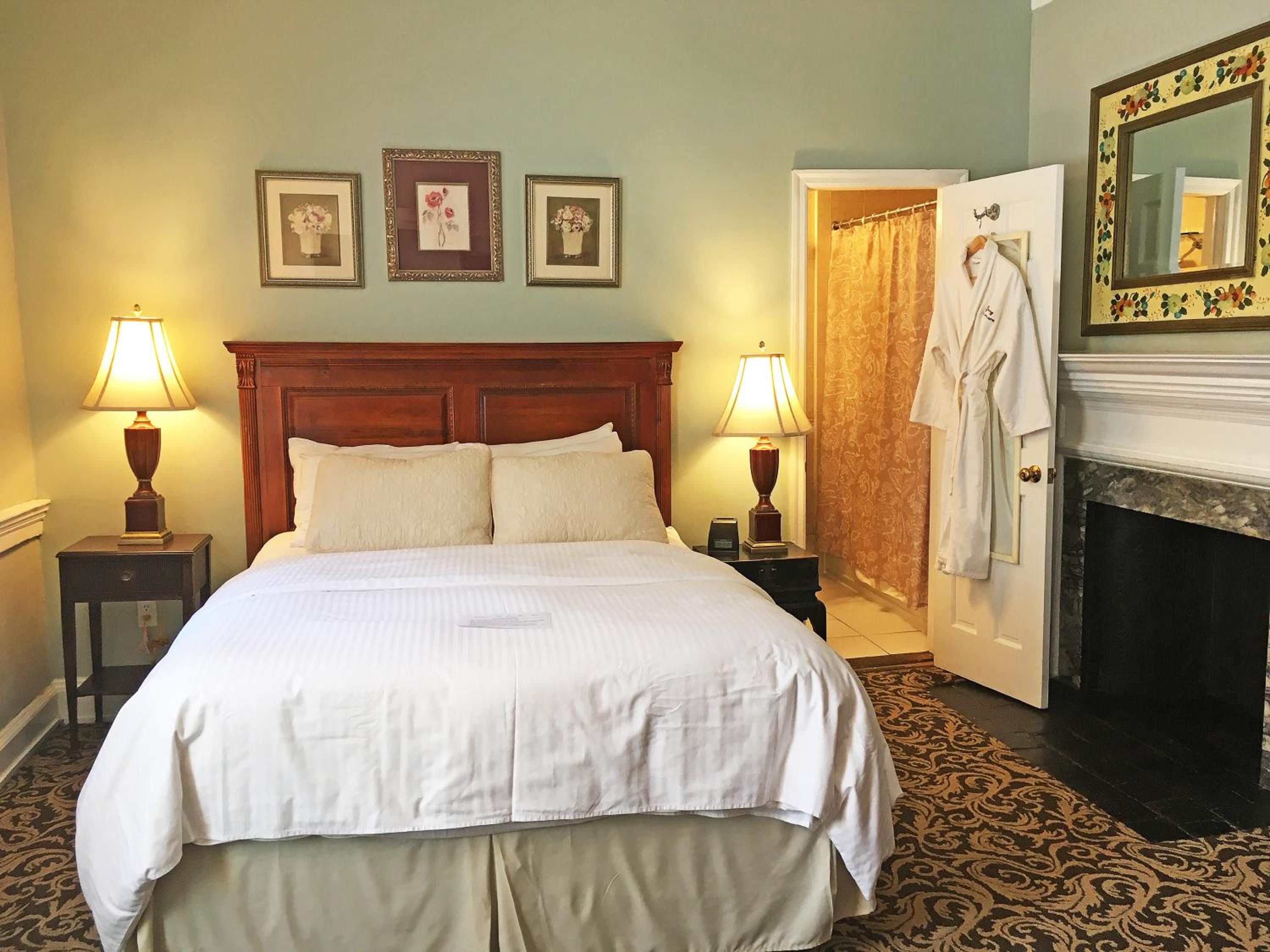 Mini Suite 203 Main House thumbnail 5