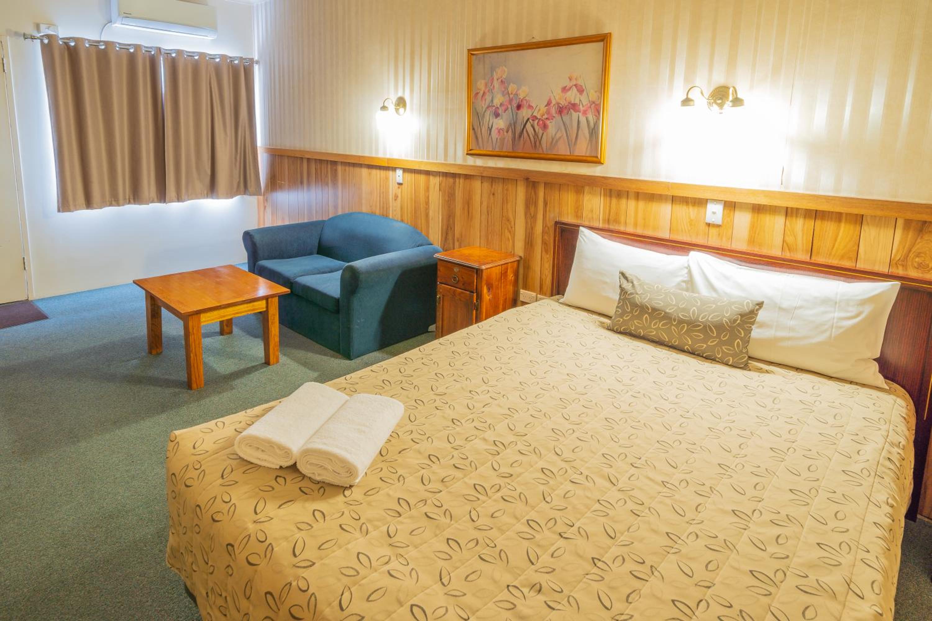 Standard Queen Room photo 2