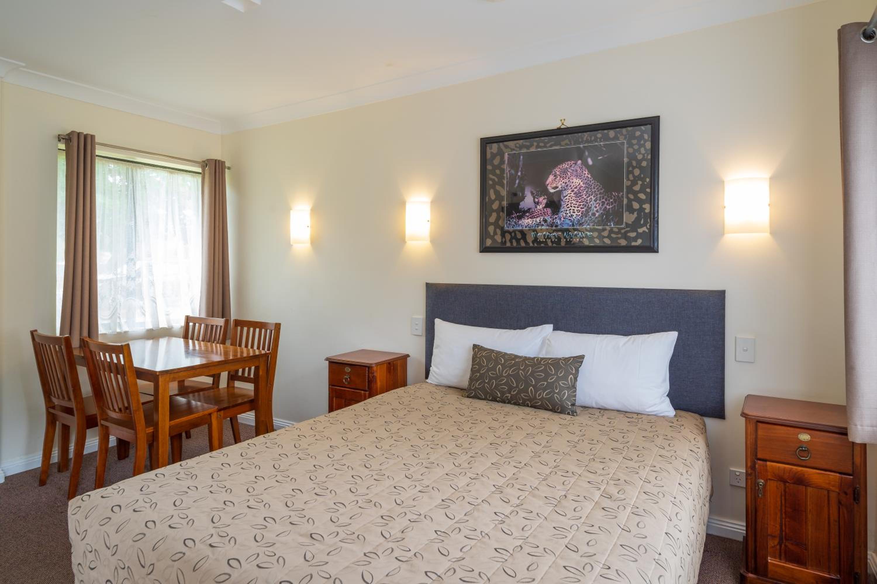 Superior Family Room - Photo 1