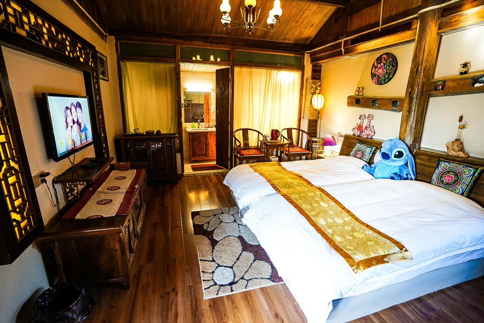Queen Suite With Spa Bath photo 1