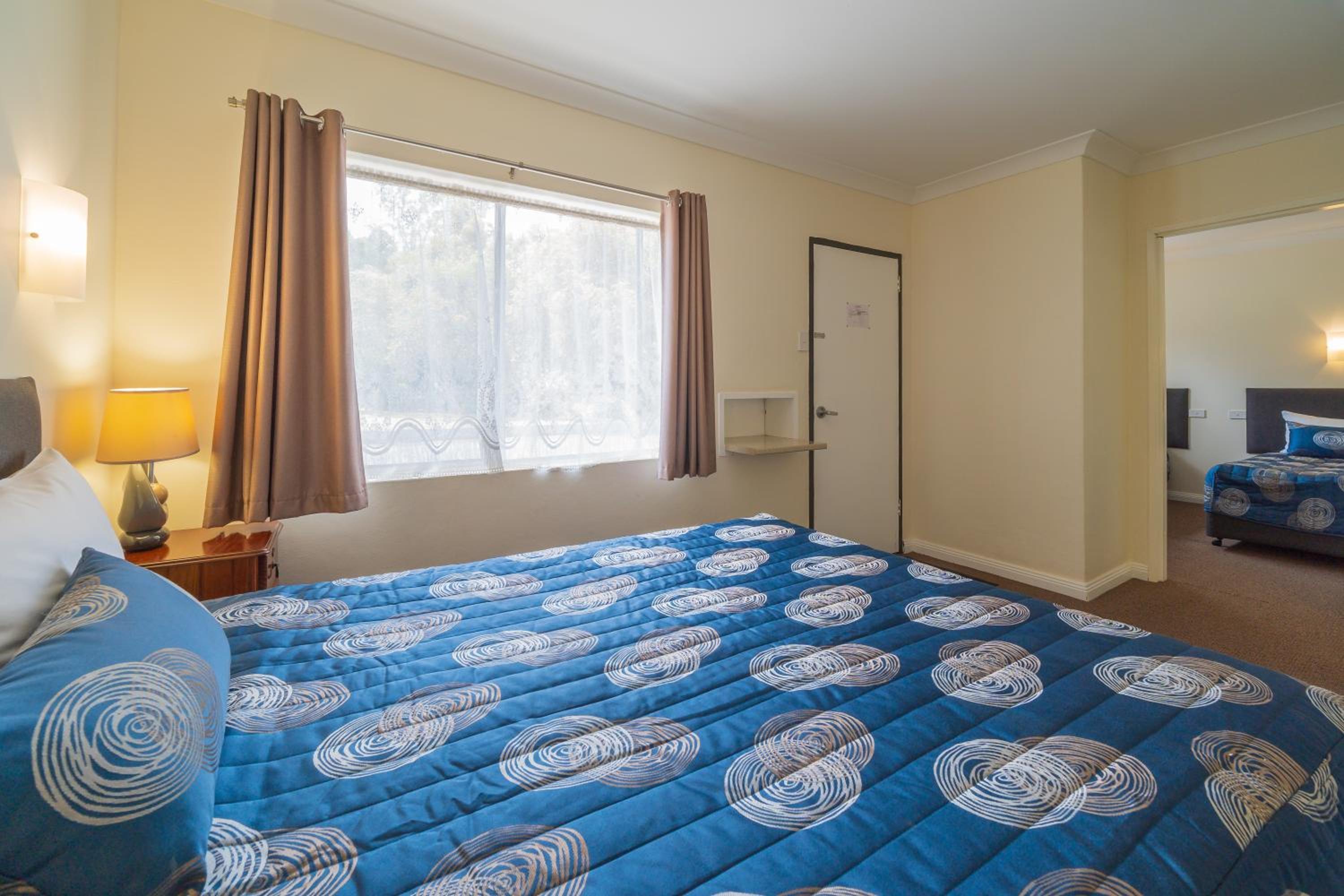 Deluxe Family Suite - Photo 3