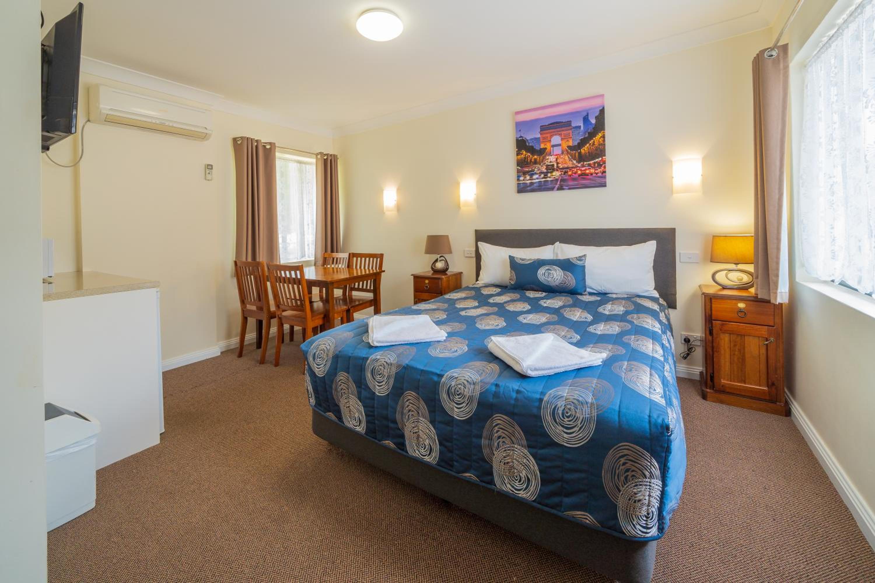 Deluxe Family Suite - Photo 7