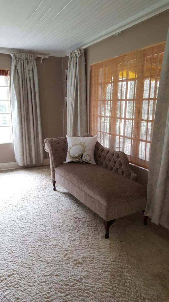 Five-Bedroom House photo 1