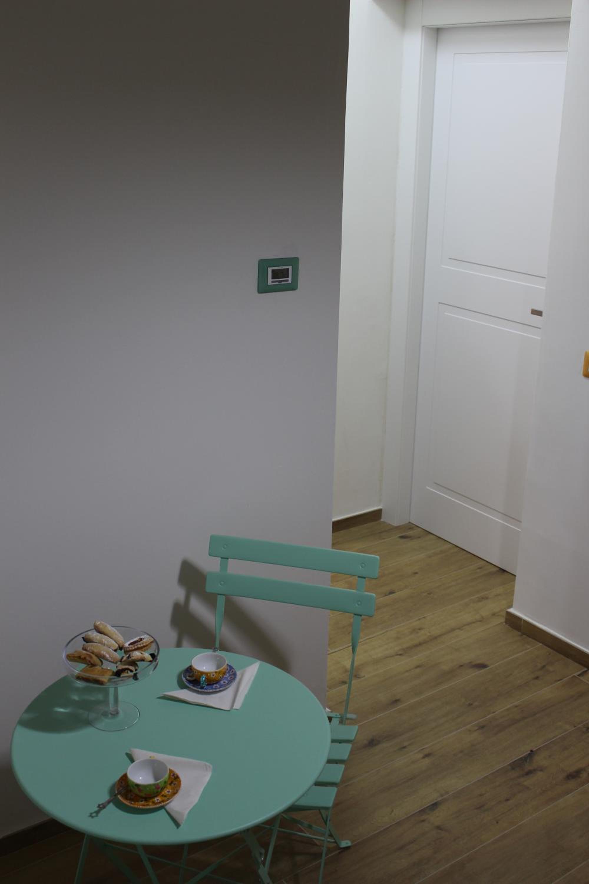 Double Room with Balcony - Photo 7