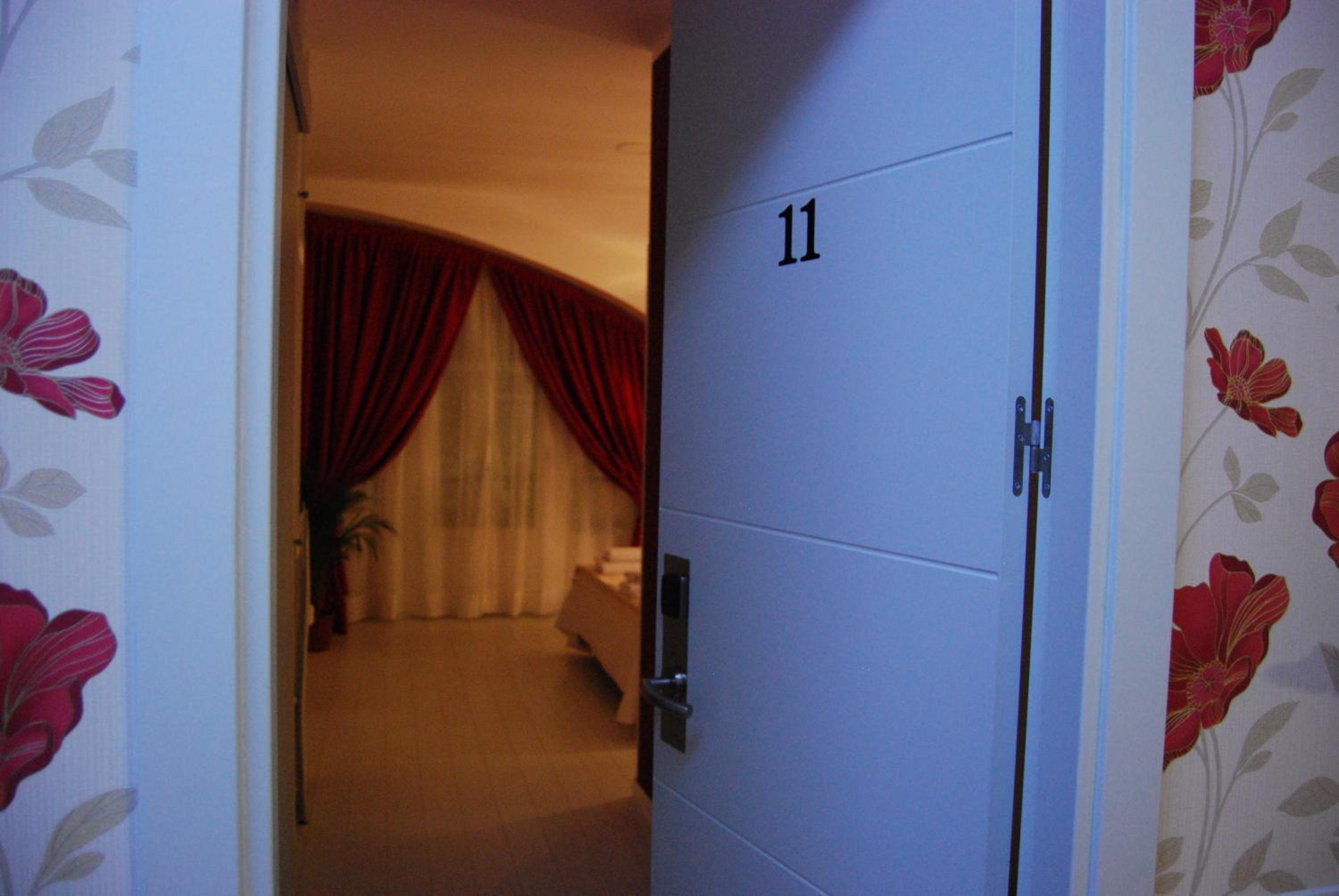 Deluxe Double Room with City View photo 3