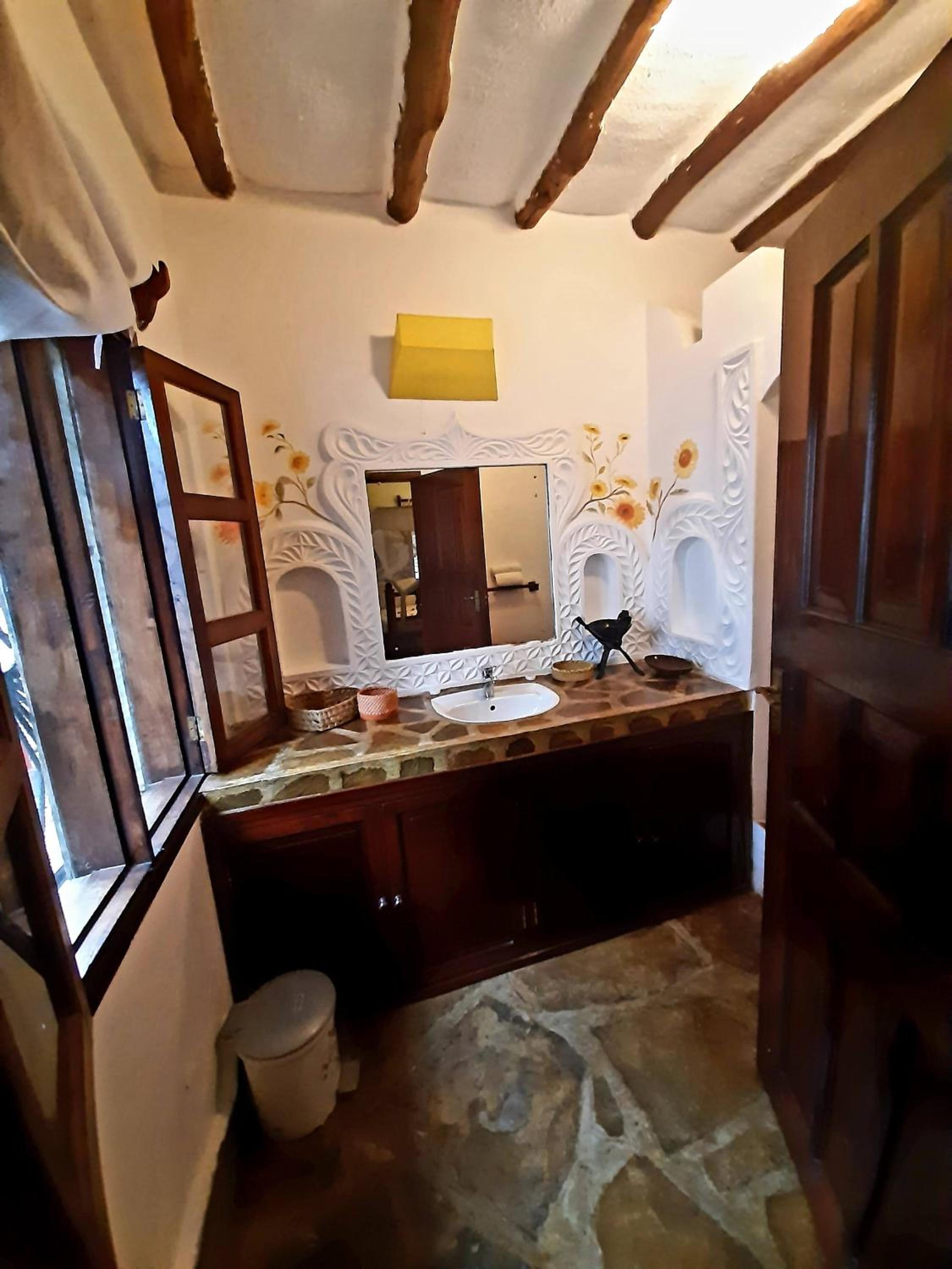 Standard Double Room - Photo 19