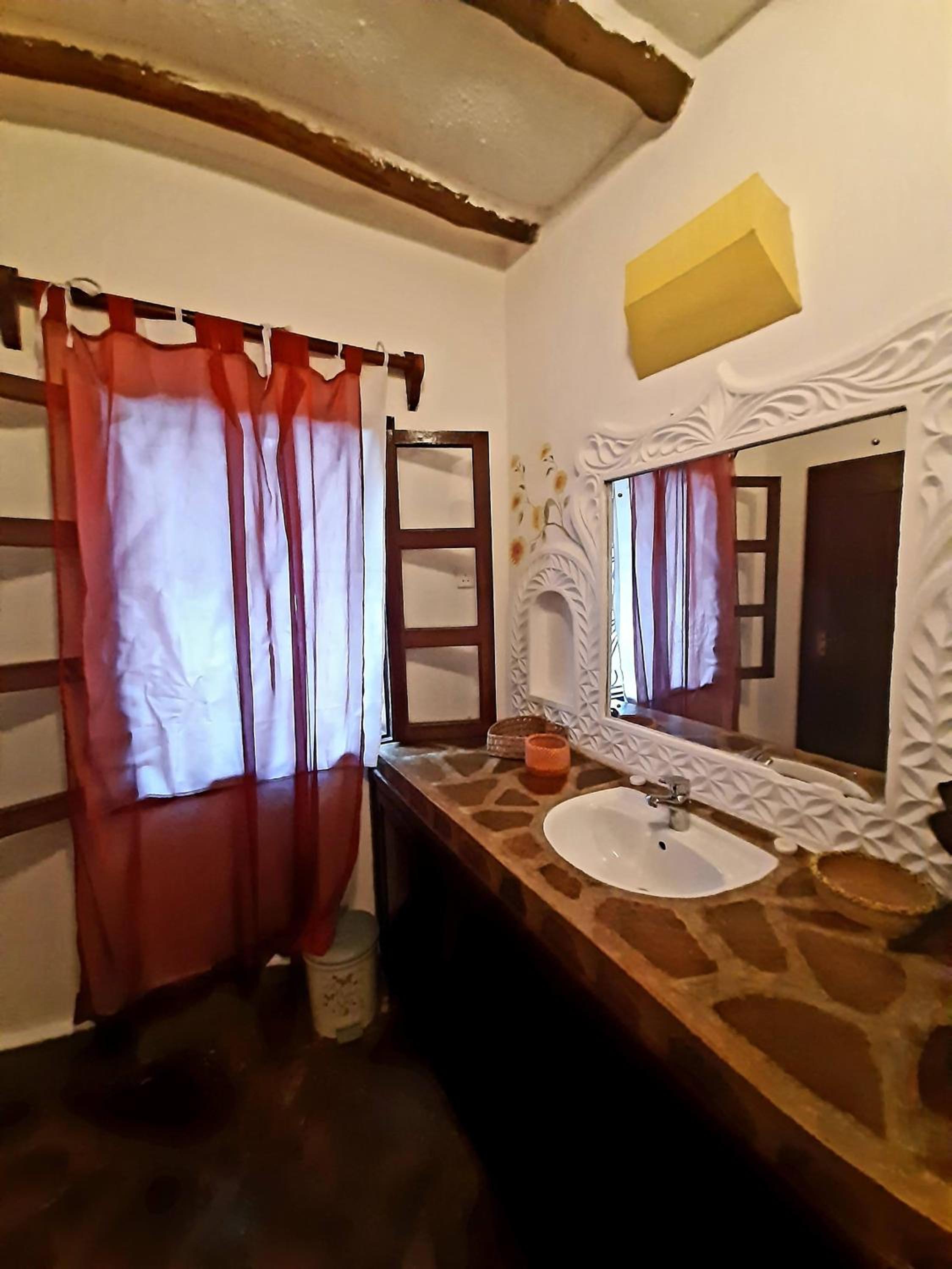 Standard Double Room - Photo 3