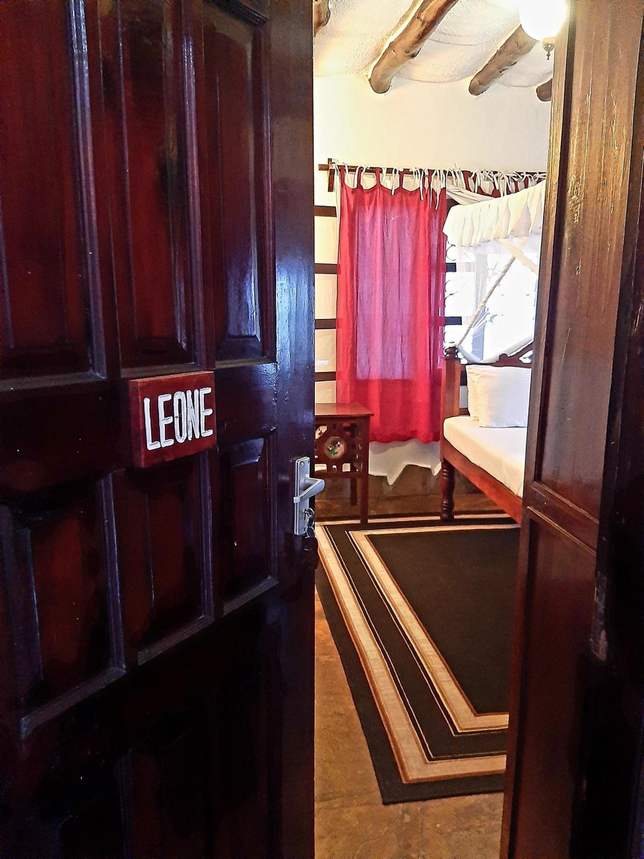 Standard Double Room - Photo 5