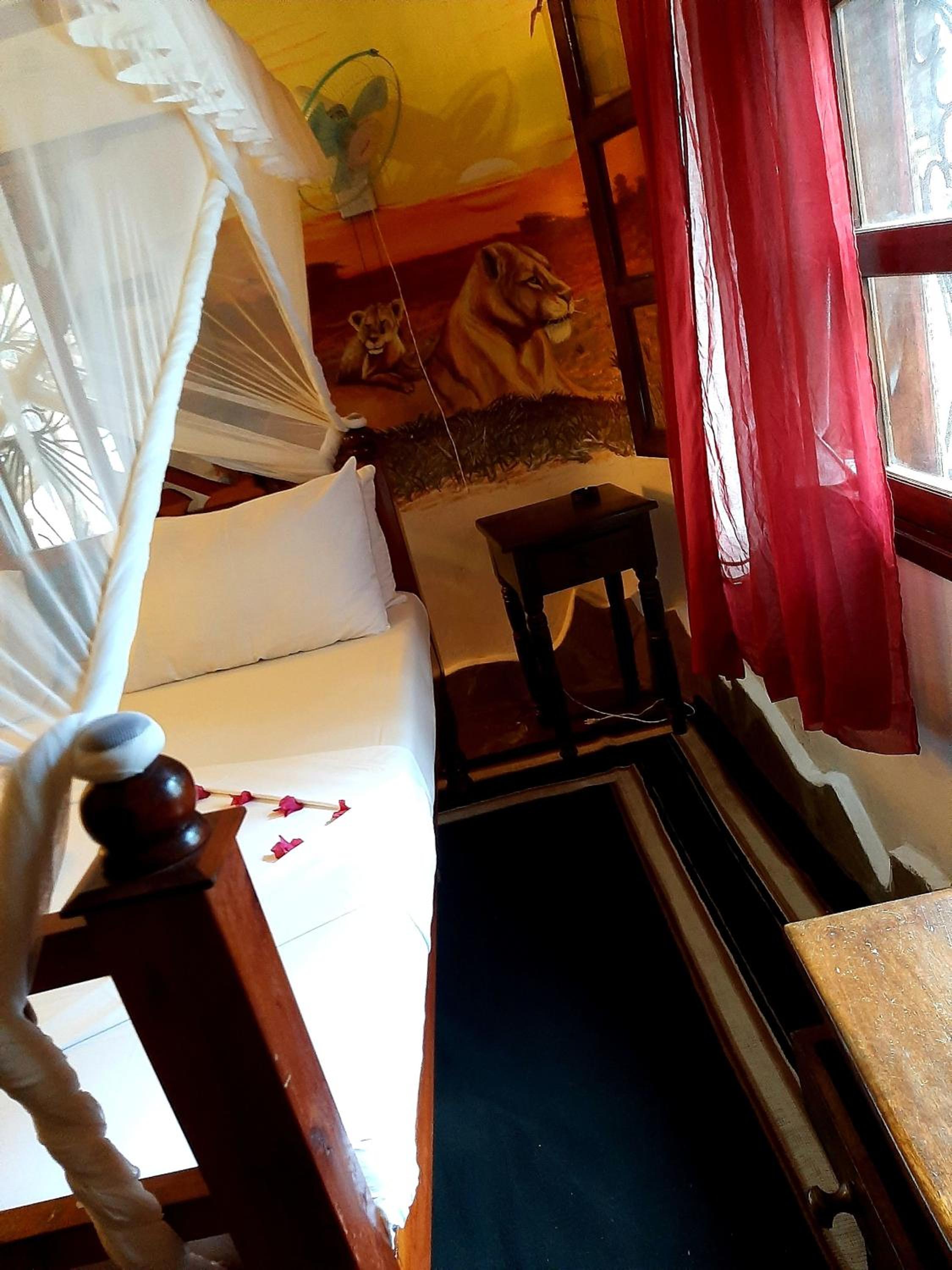 Standard Double Room - Photo 11