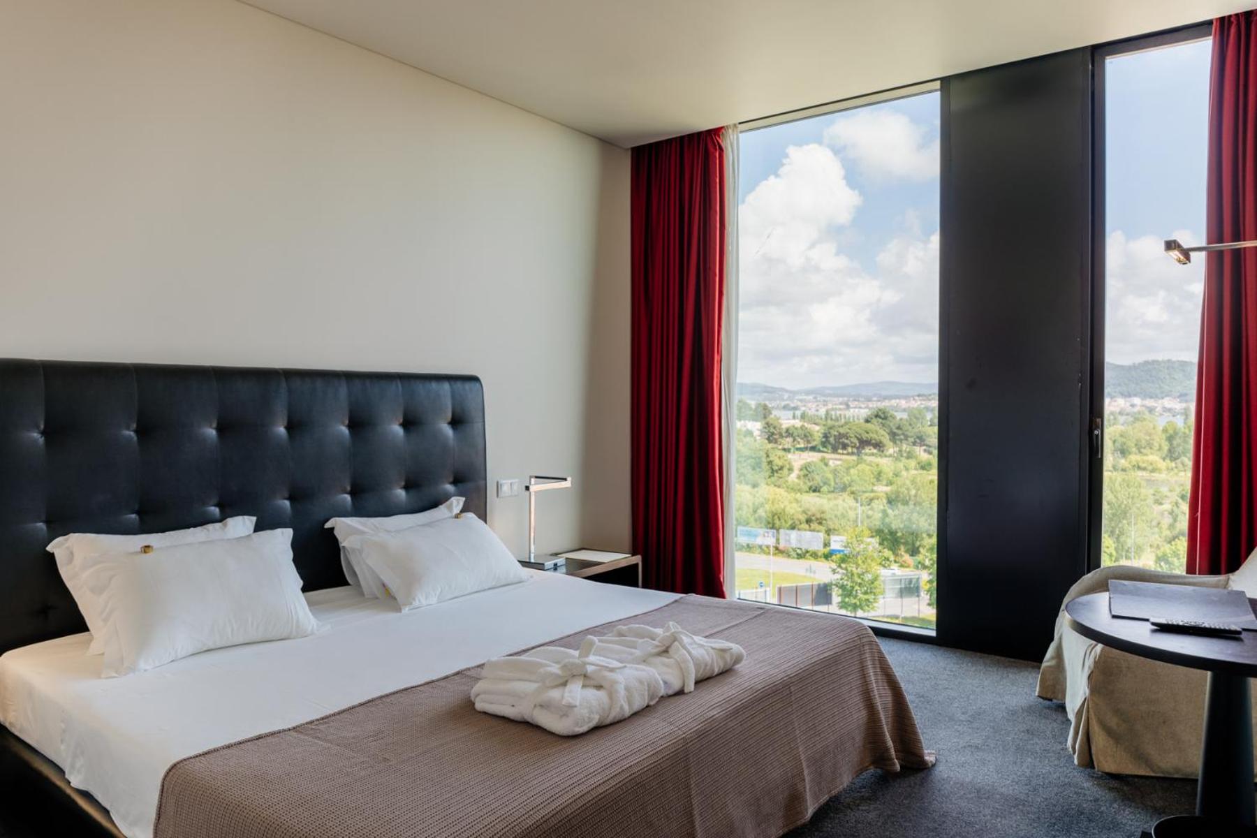 Double Room with River View - Photo 1