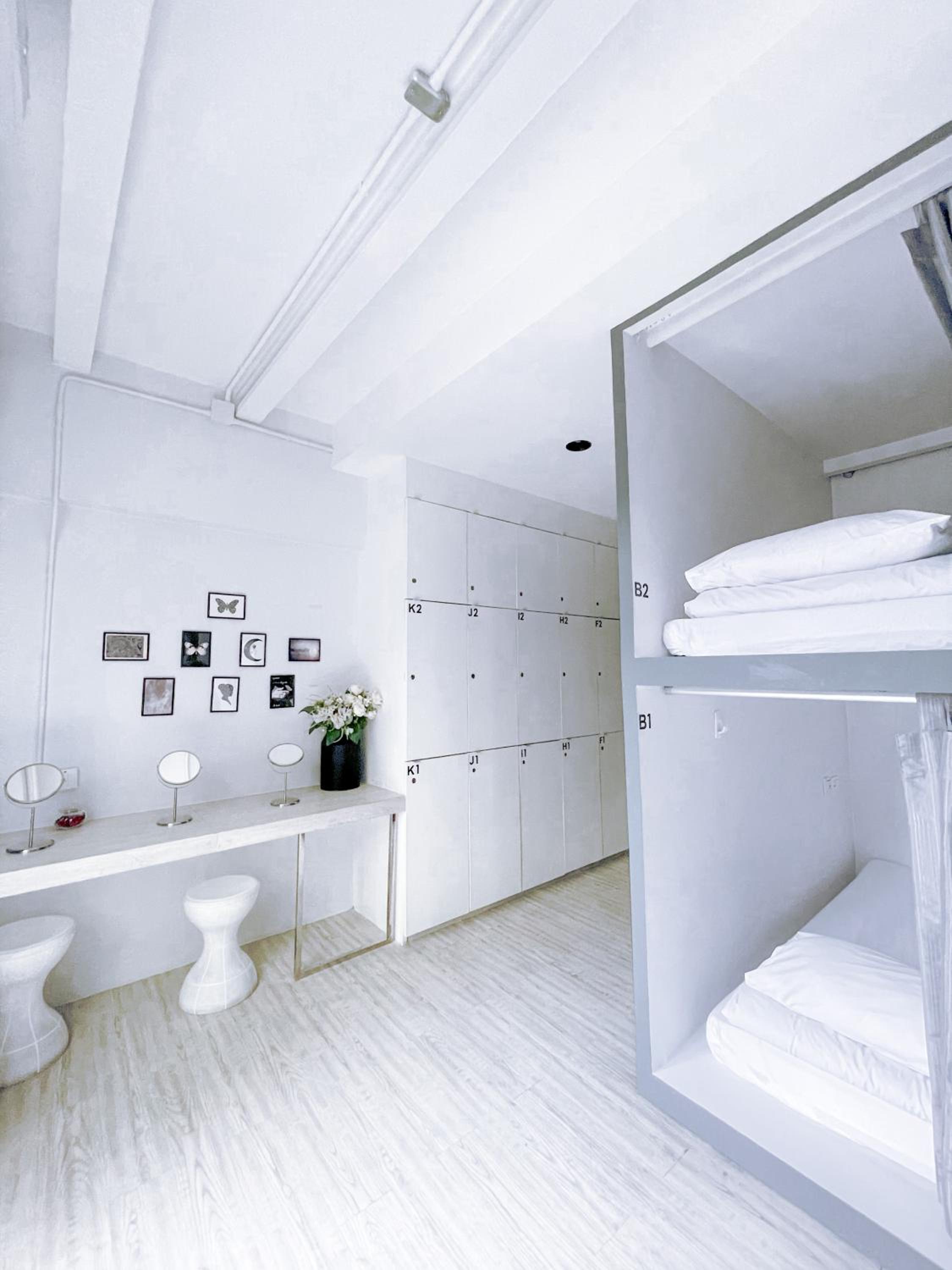 Twin Bed in Female capsule room photo 2