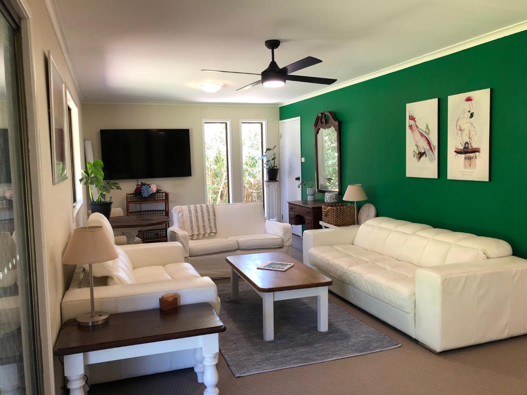 Three-Bedroom House photo 2