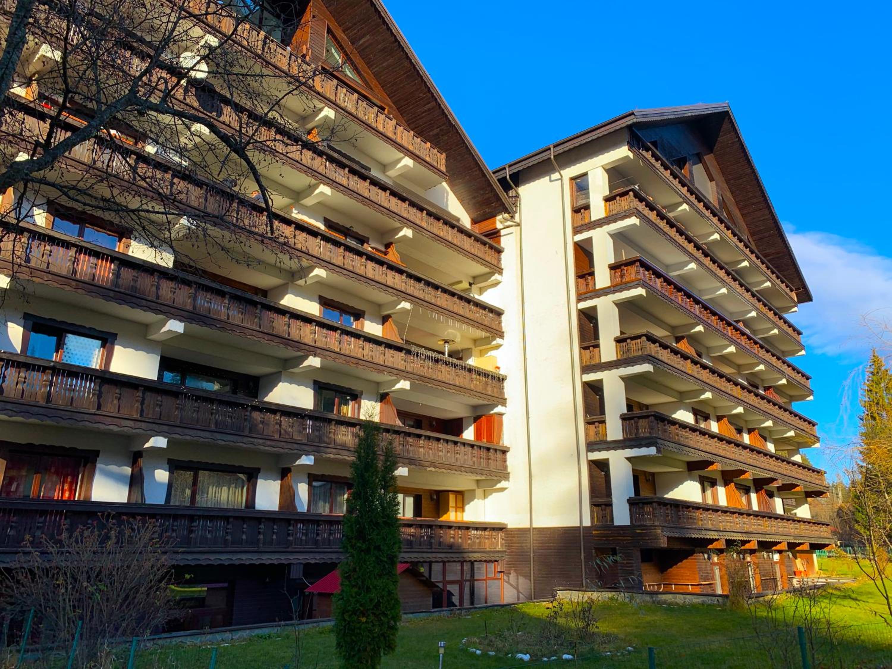 Apartment with Balcony - Photo 9