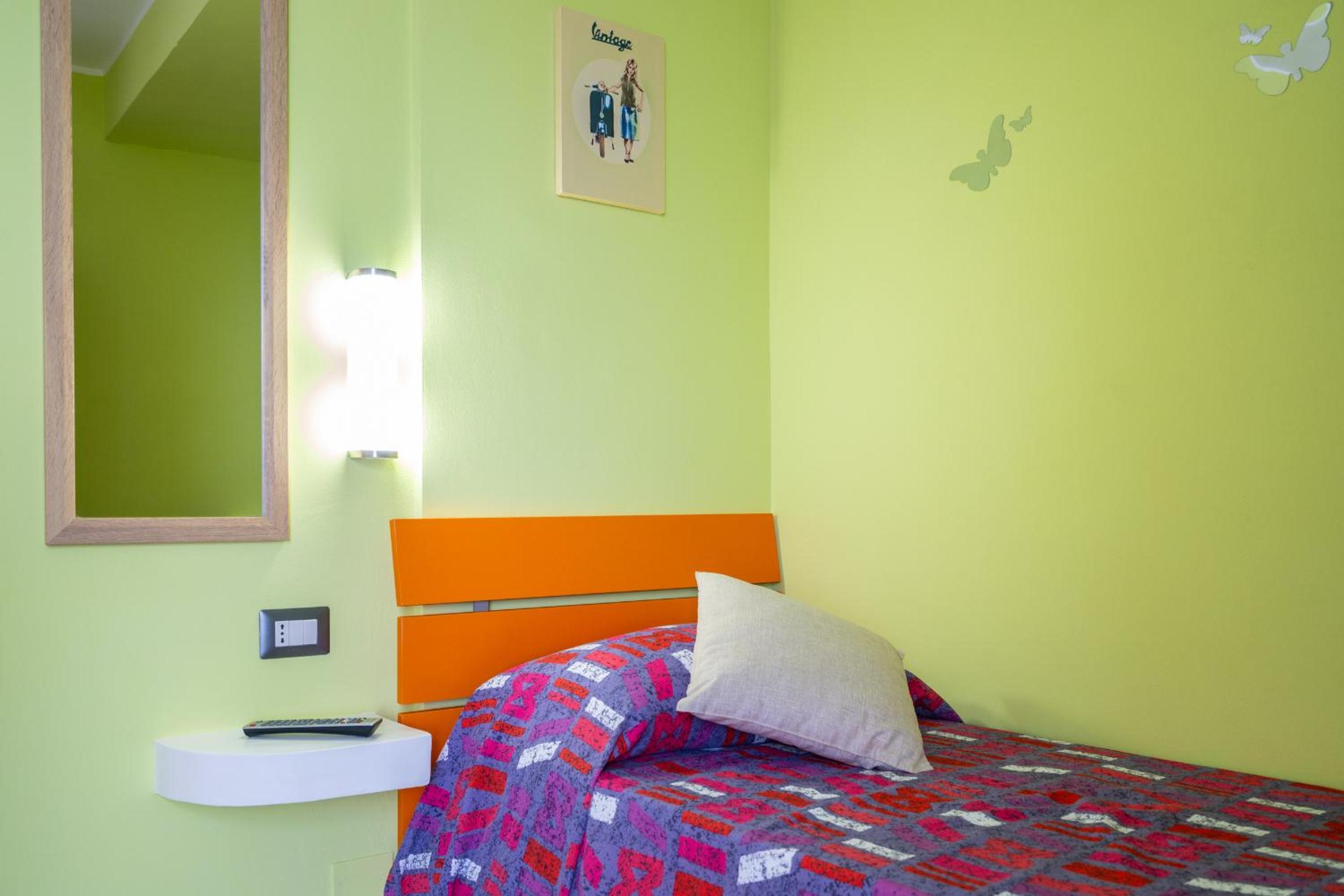Two-Bedroom House - Photo 15