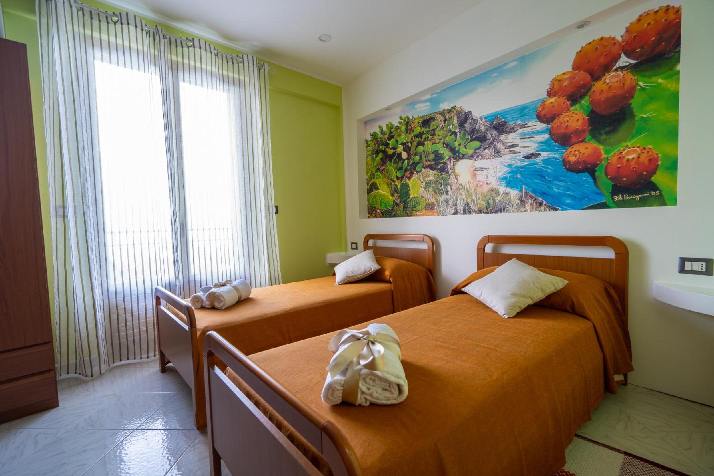 Two-Bedroom House - Photo 1