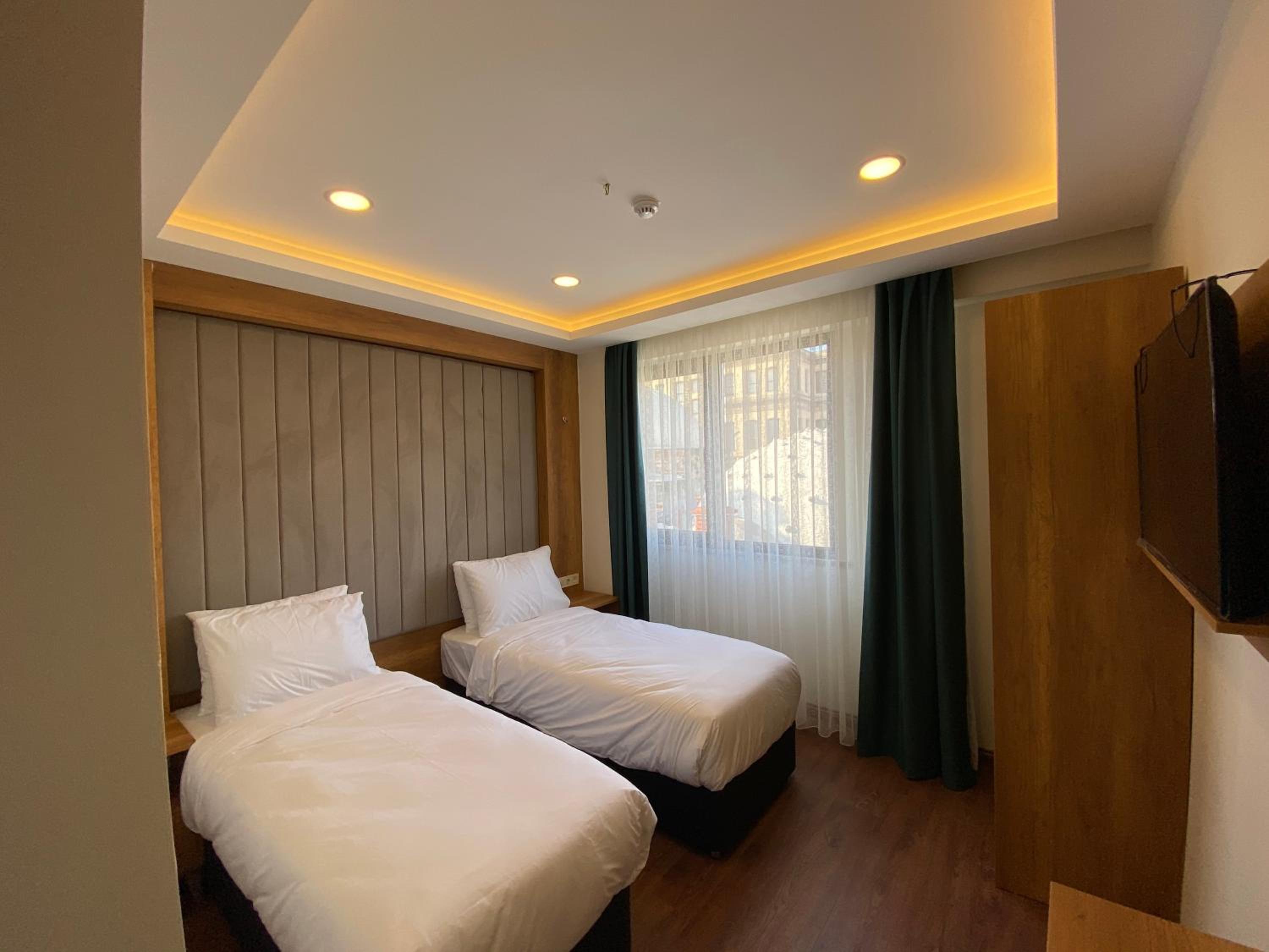 Standard Twin Room photo 3