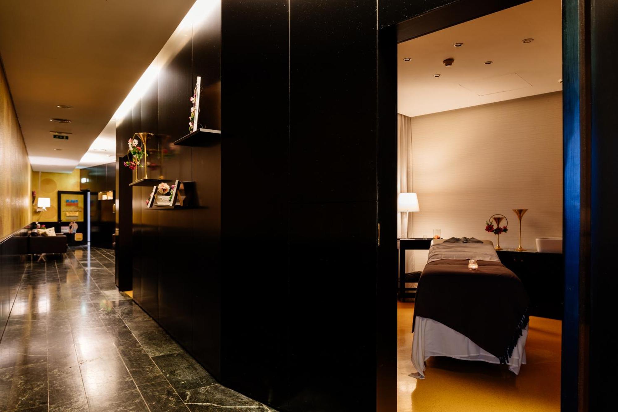 Double or Twin Room with Massage Package - Photo 4